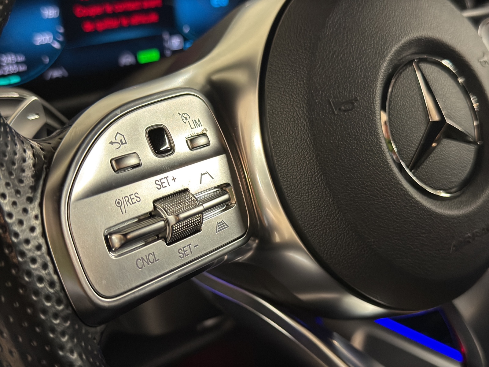 MERCEDES-BENZ EQB 350 AMG Line 4Matic-image-17