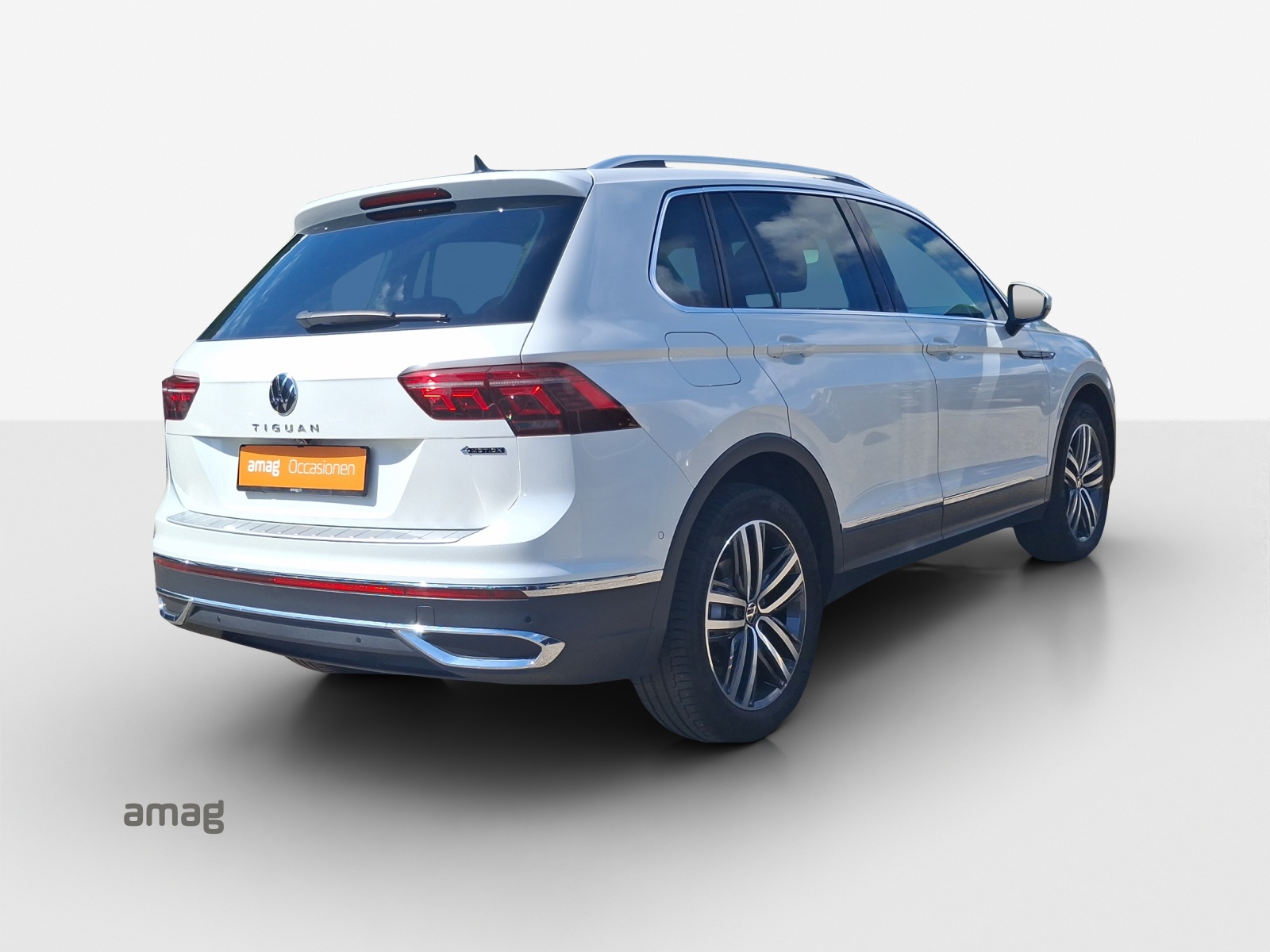 VW Tiguan 2.0 TDI SCR Elegance 4Motion DSG-image-4