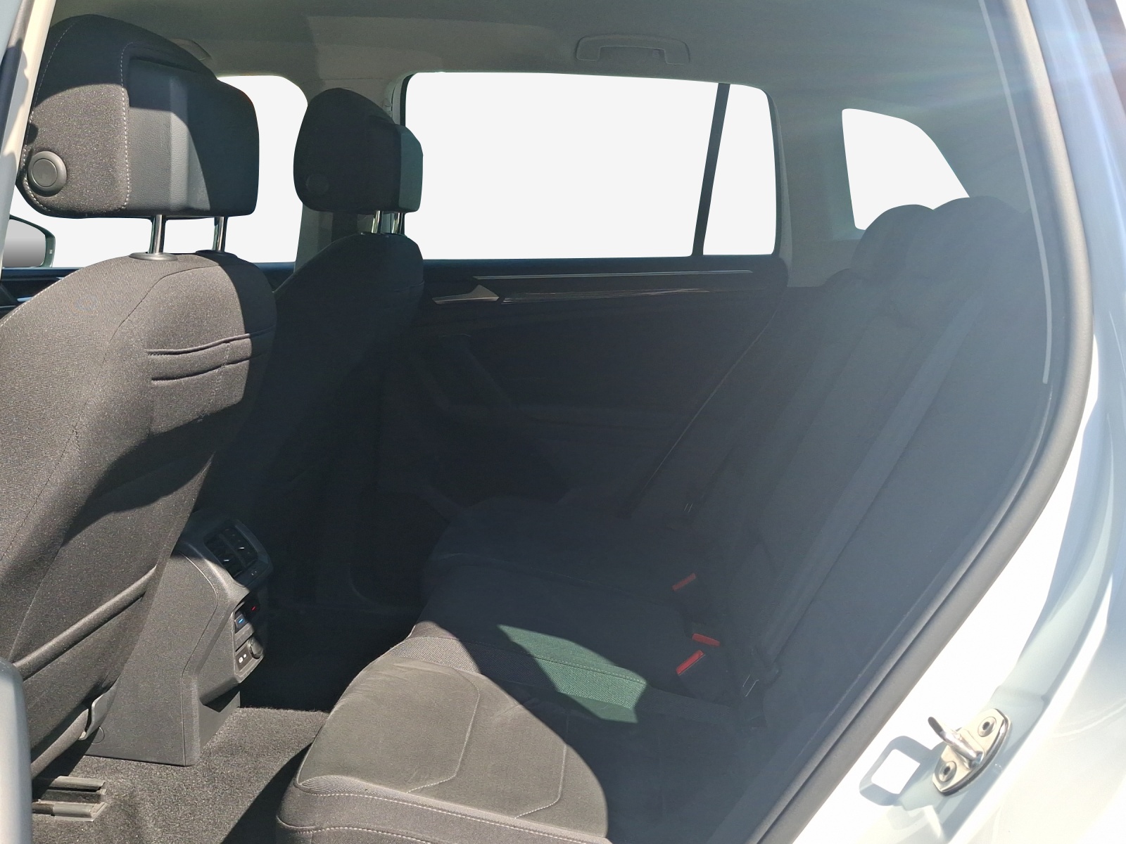 VW Tiguan 2.0 TDI SCR Elegance 4Motion DSG-image-11