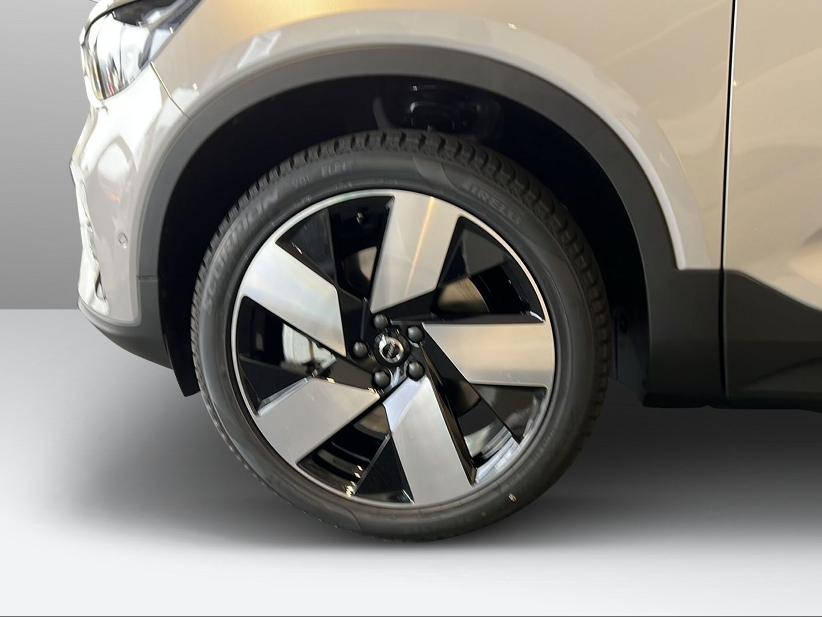 VOLVO C40 Recharge Twin-image-8