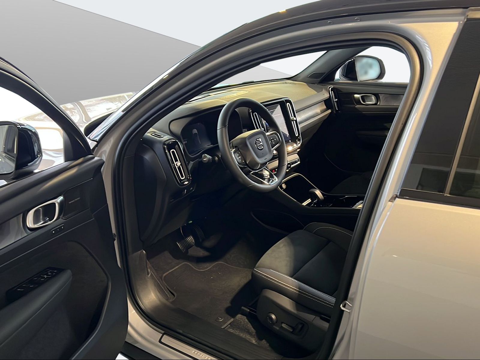 VOLVO C40 Recharge Twin-image-5