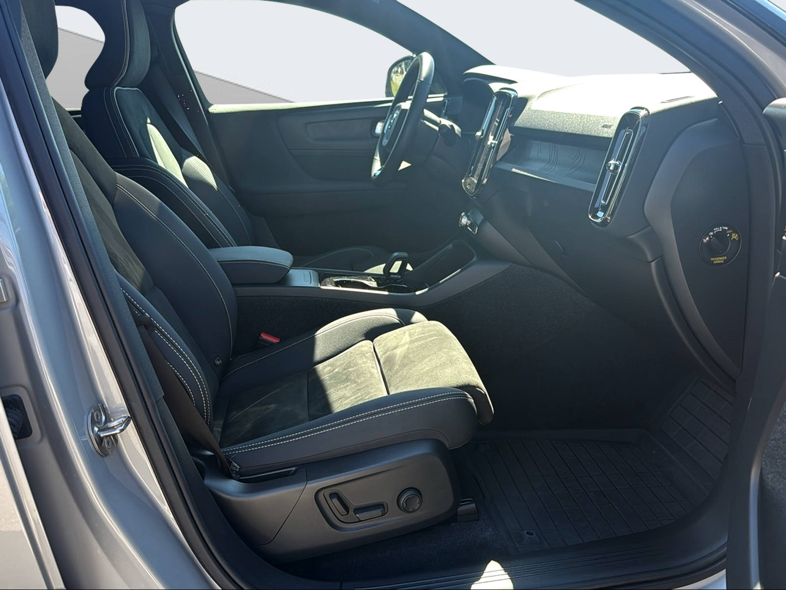 VOLVO C40 Recharge Twin-image-14