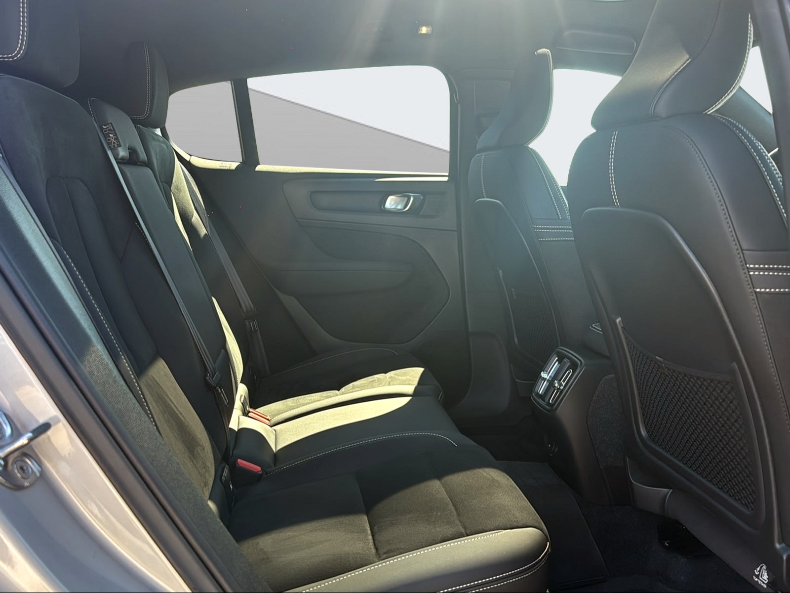 VOLVO C40 Recharge Twin-image-10