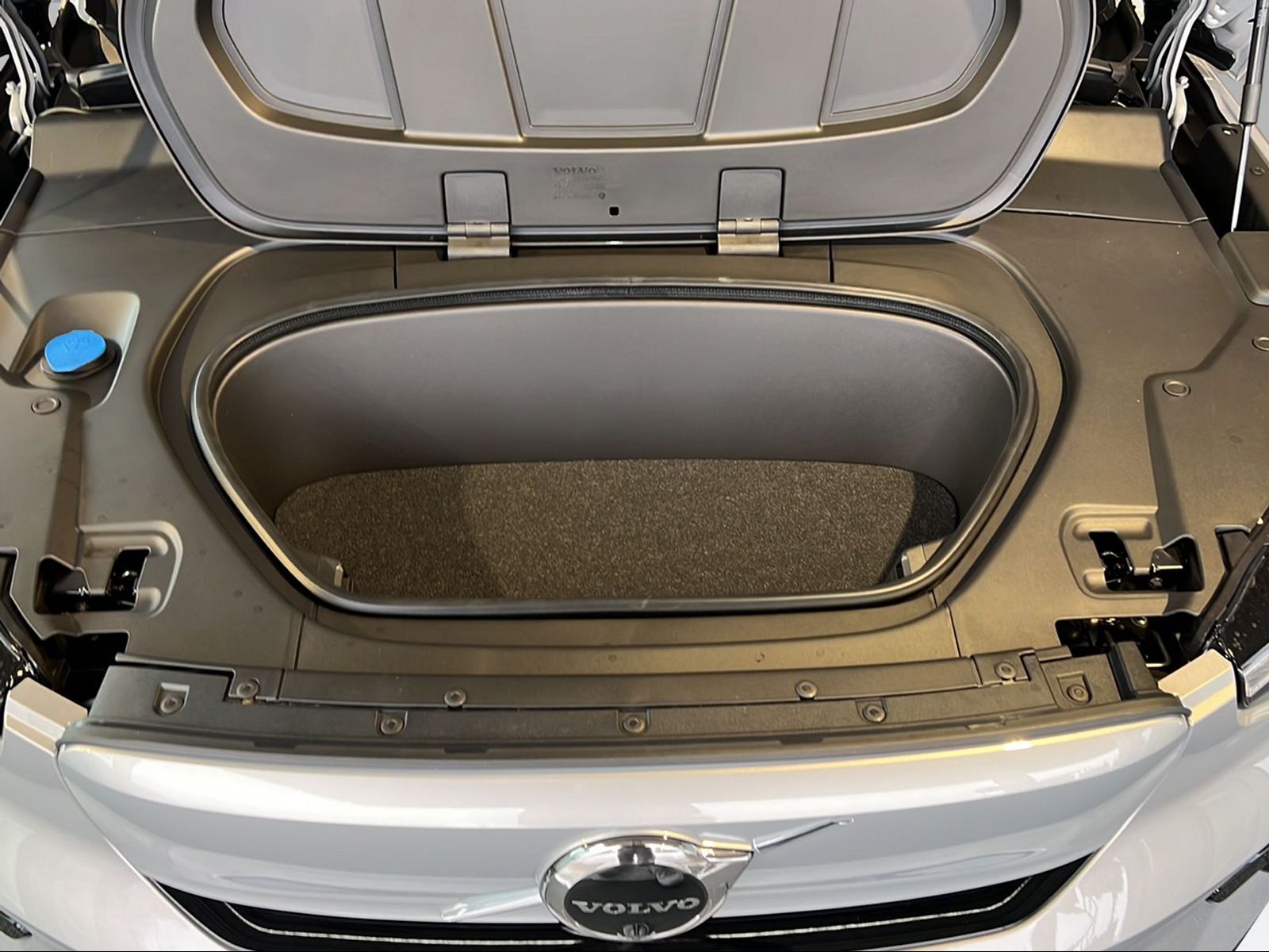 VOLVO C40 Recharge Twin-image-9