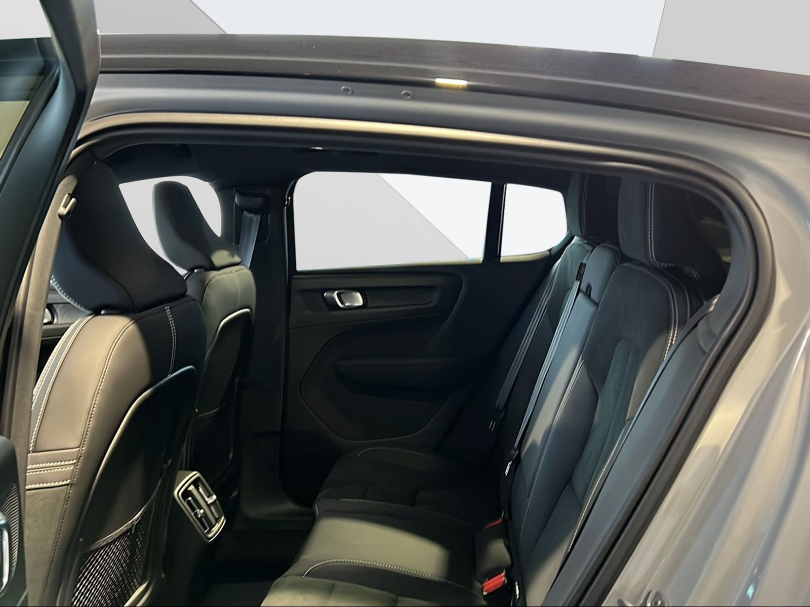VOLVO C40 Recharge Twin-image-6