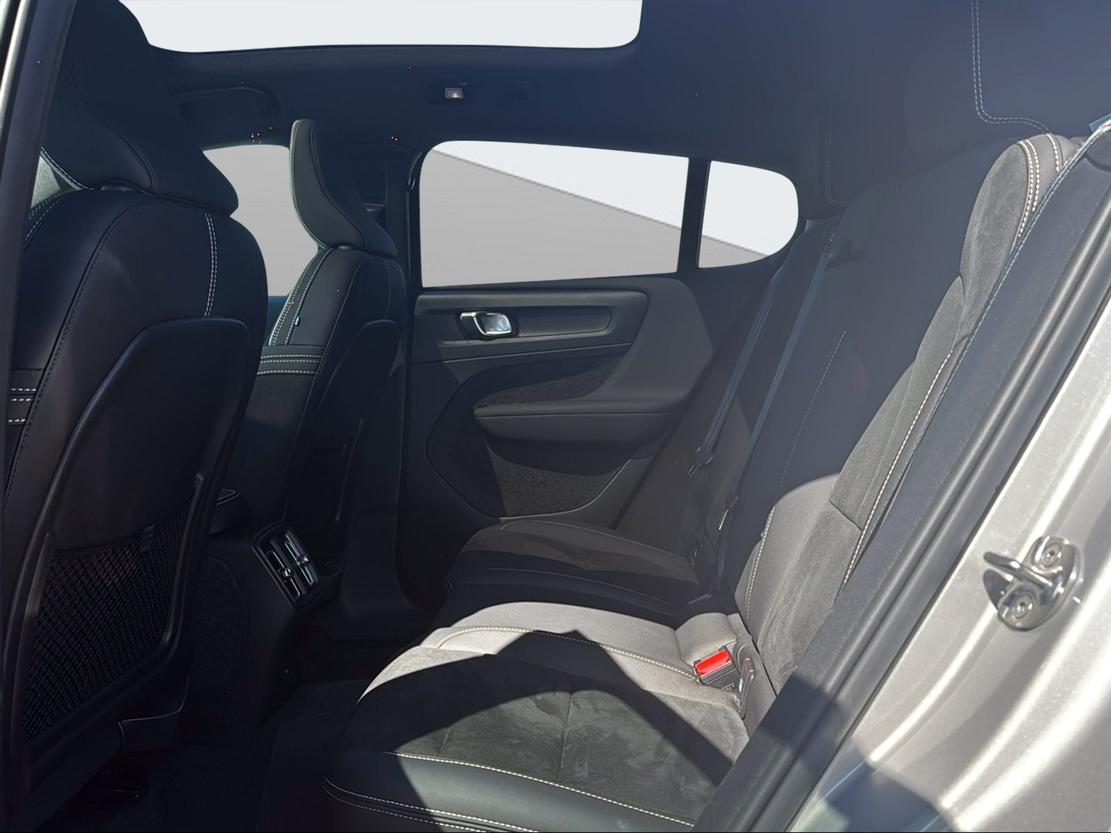 VOLVO C40 Recharge Twin-image-13