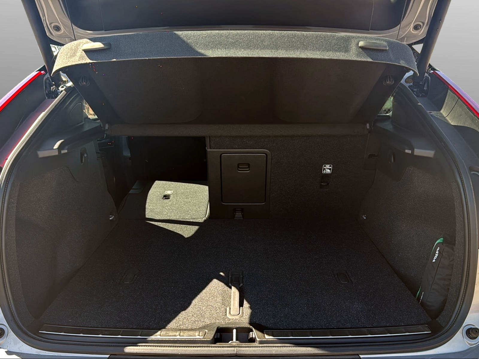 VOLVO C40 Recharge Twin-image-15