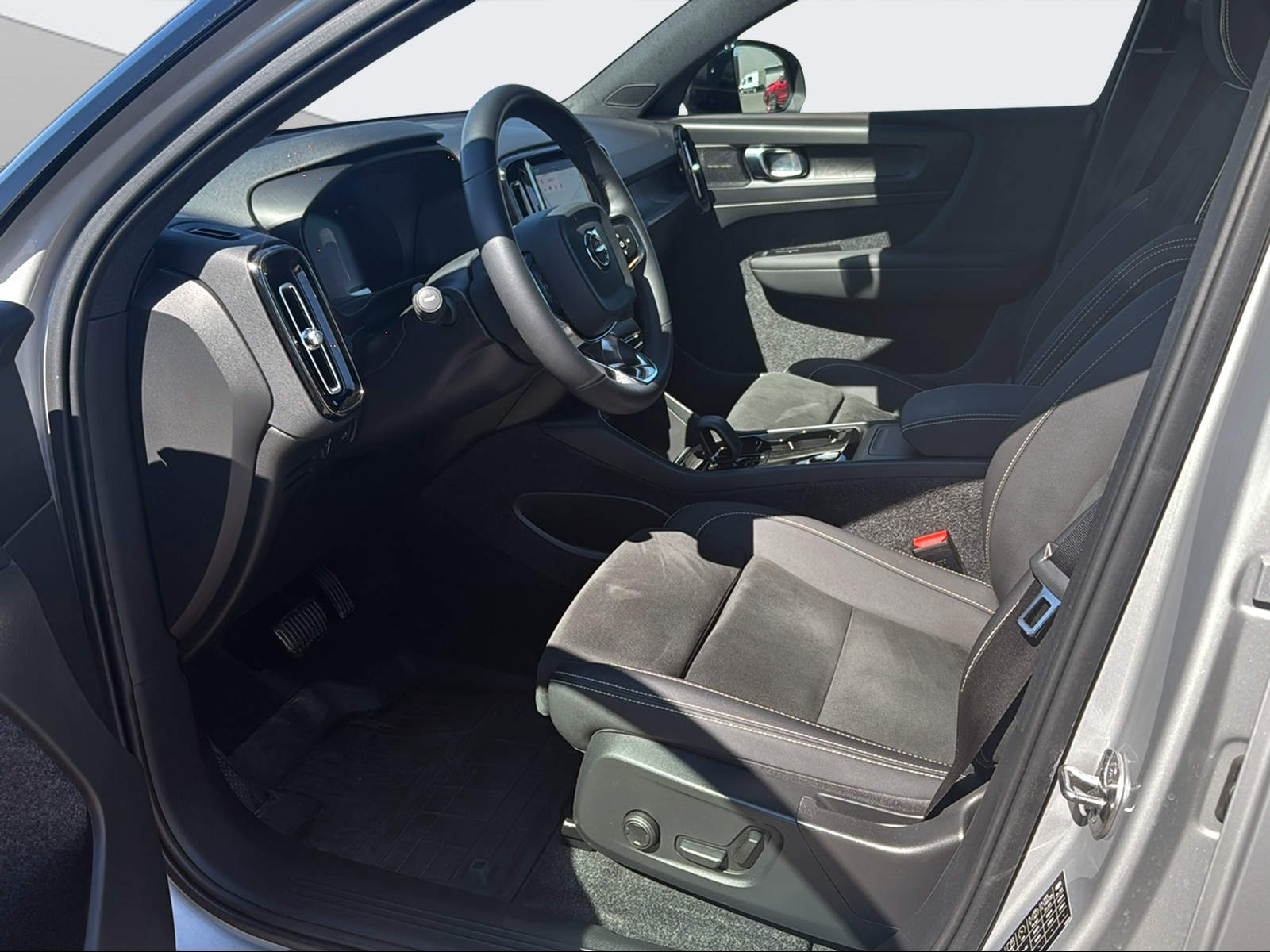 VOLVO C40 Recharge Twin-image-9