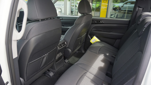 KGM-SsangYong Musso 2.2 Platinum 4WD A-image-6