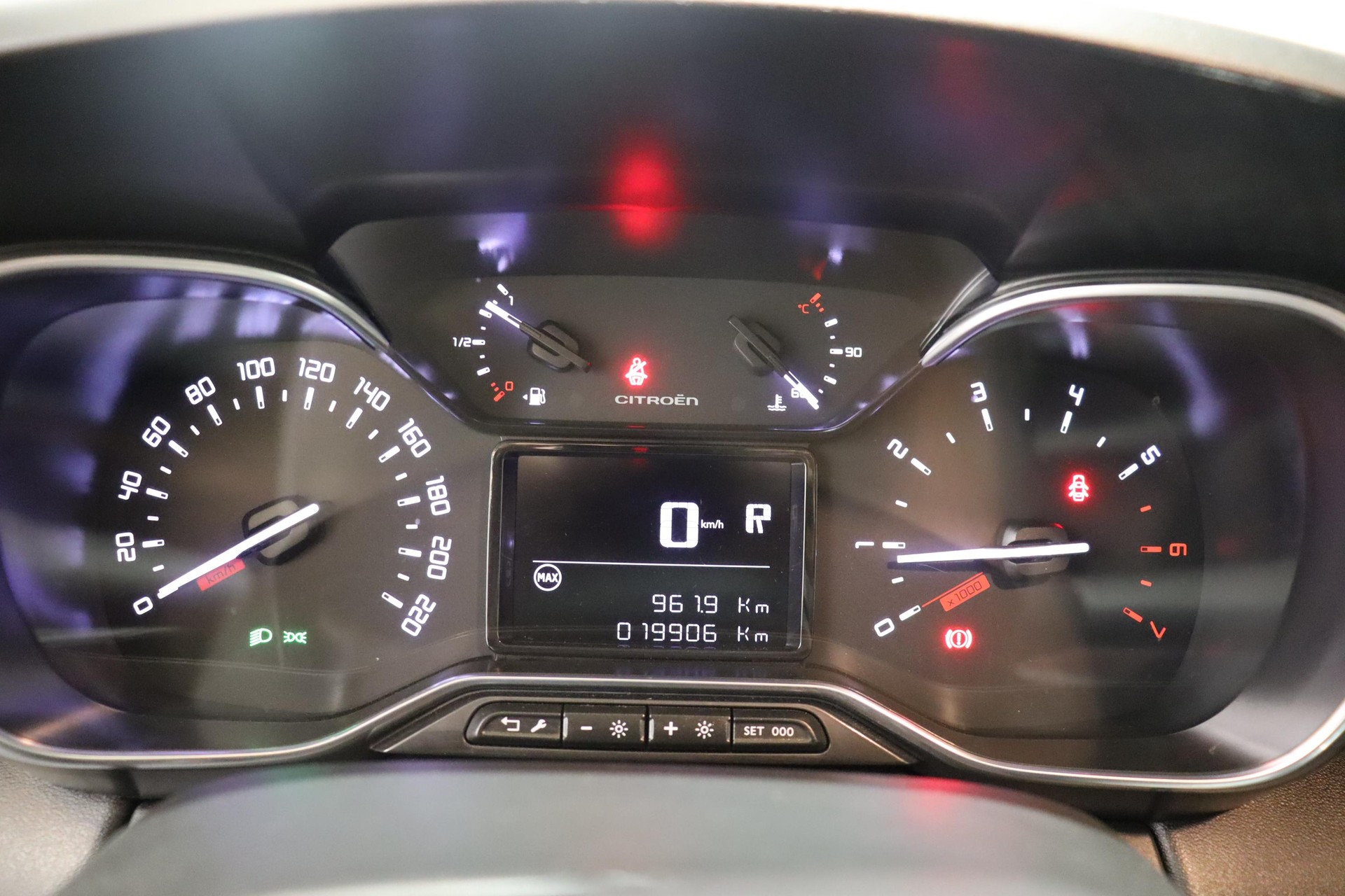 CITROEN C3 Aircross 1.5 BlueHDi Feel-image-14