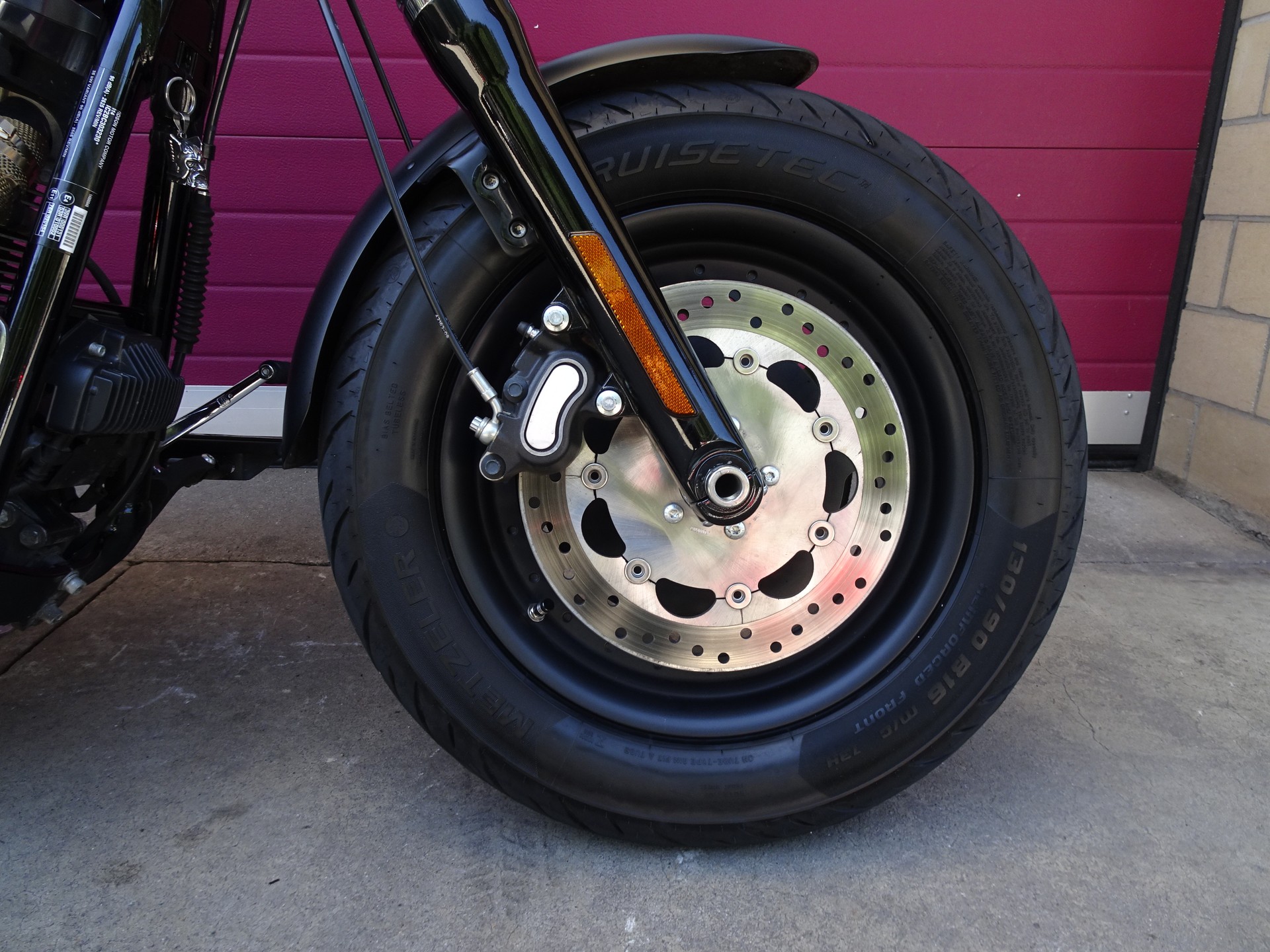 HARLEY-DAVIDSON FXDF Dyna Fat Bob-showroom-element-1