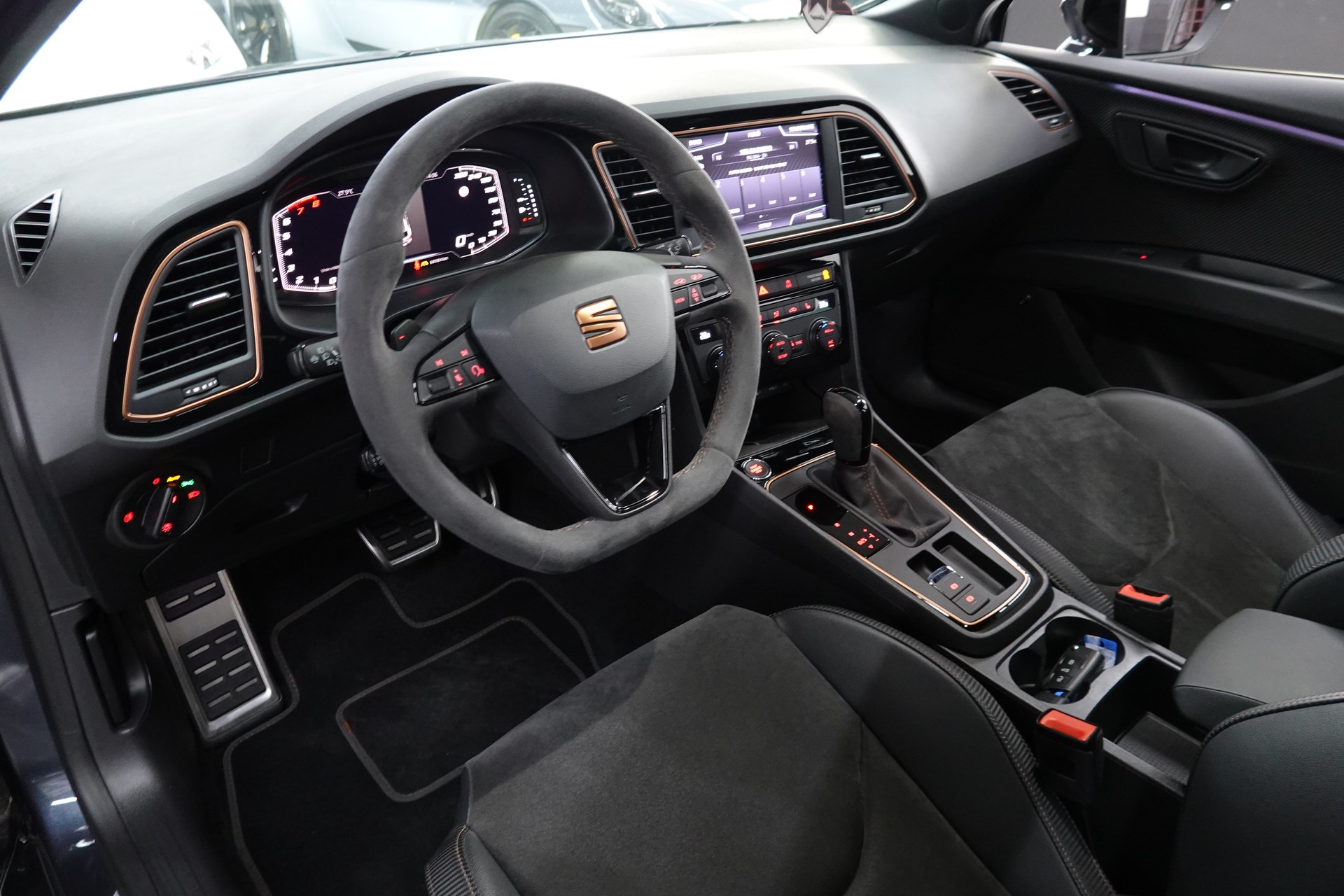 SEAT LEON 2.0 TSI CUPRA R 340 DSG 4-DRIVE APR ON TOP-image-24