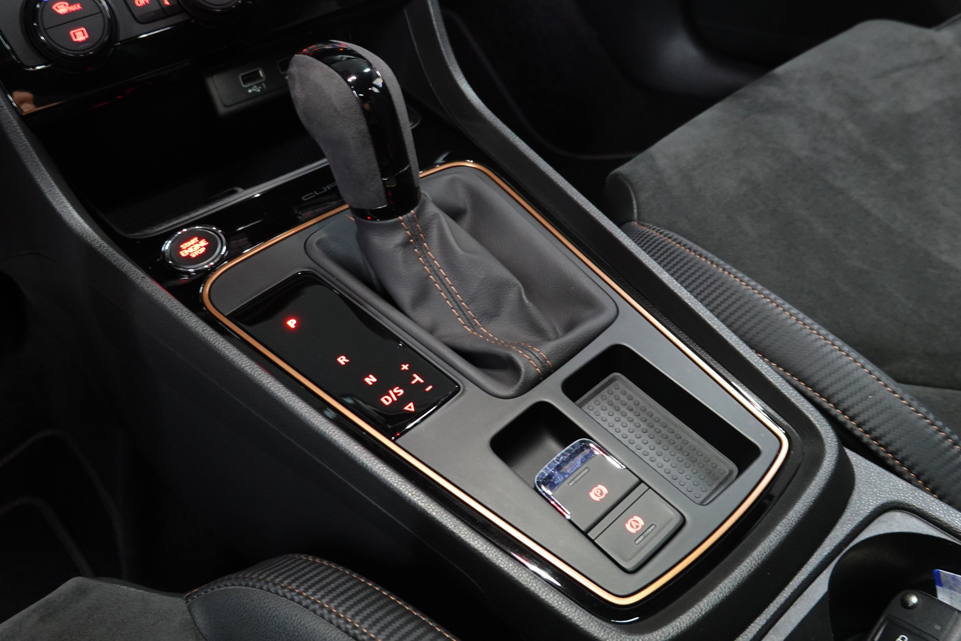 SEAT LEON 2.0 TSI CUPRA R 340 DSG 4-DRIVE APR ON TOP-image-27