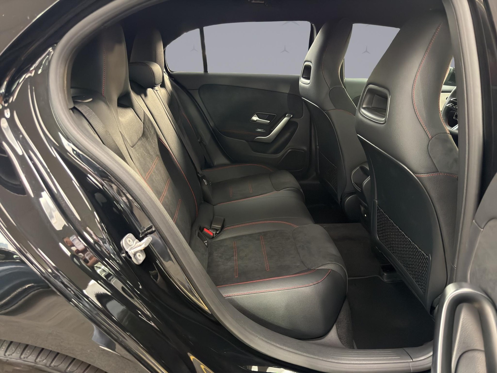MERCEDES-BENZ A 220 AMG Line 4m-image-17
