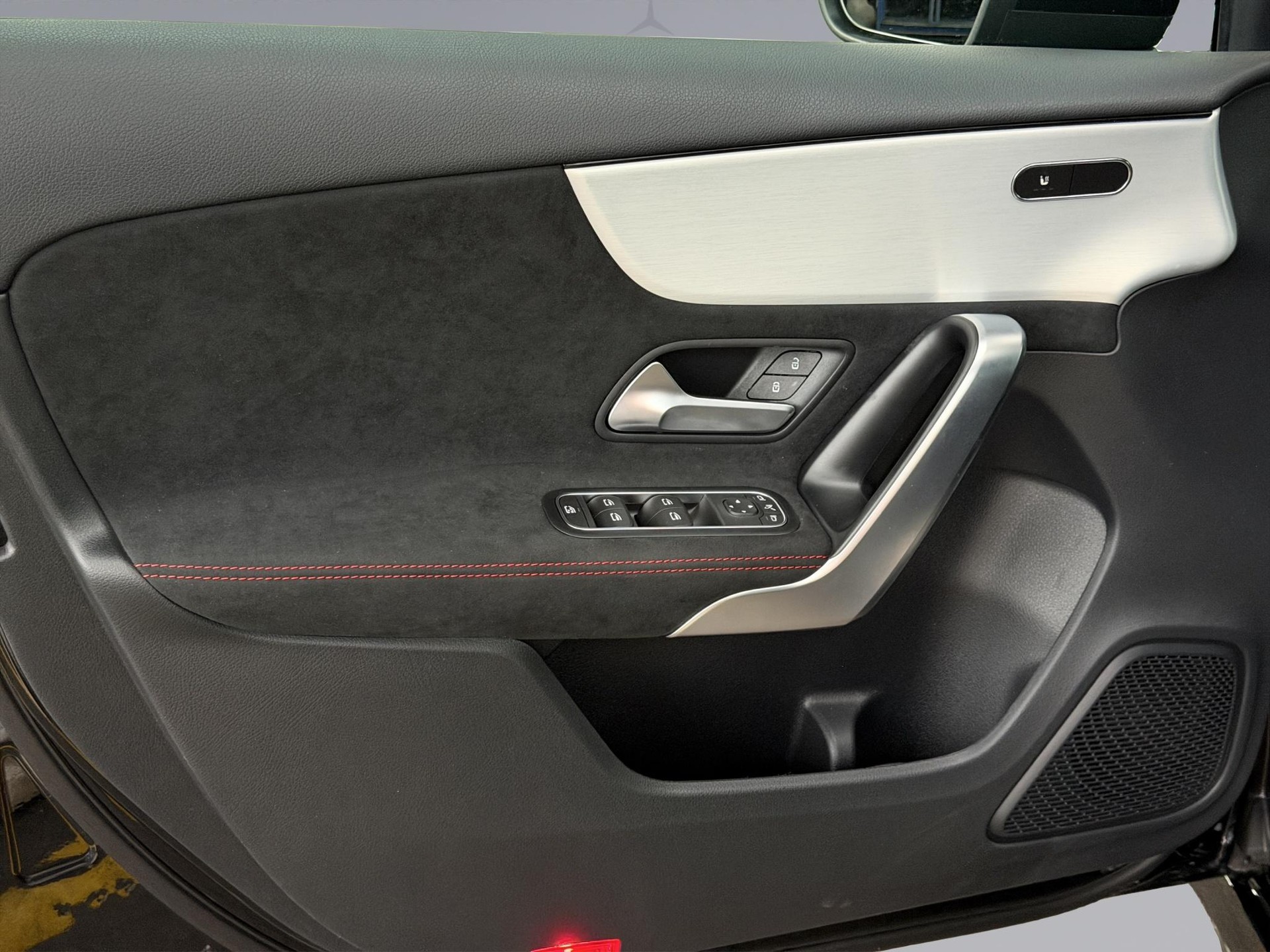 MERCEDES-BENZ A 220 AMG Line 4m-image-15