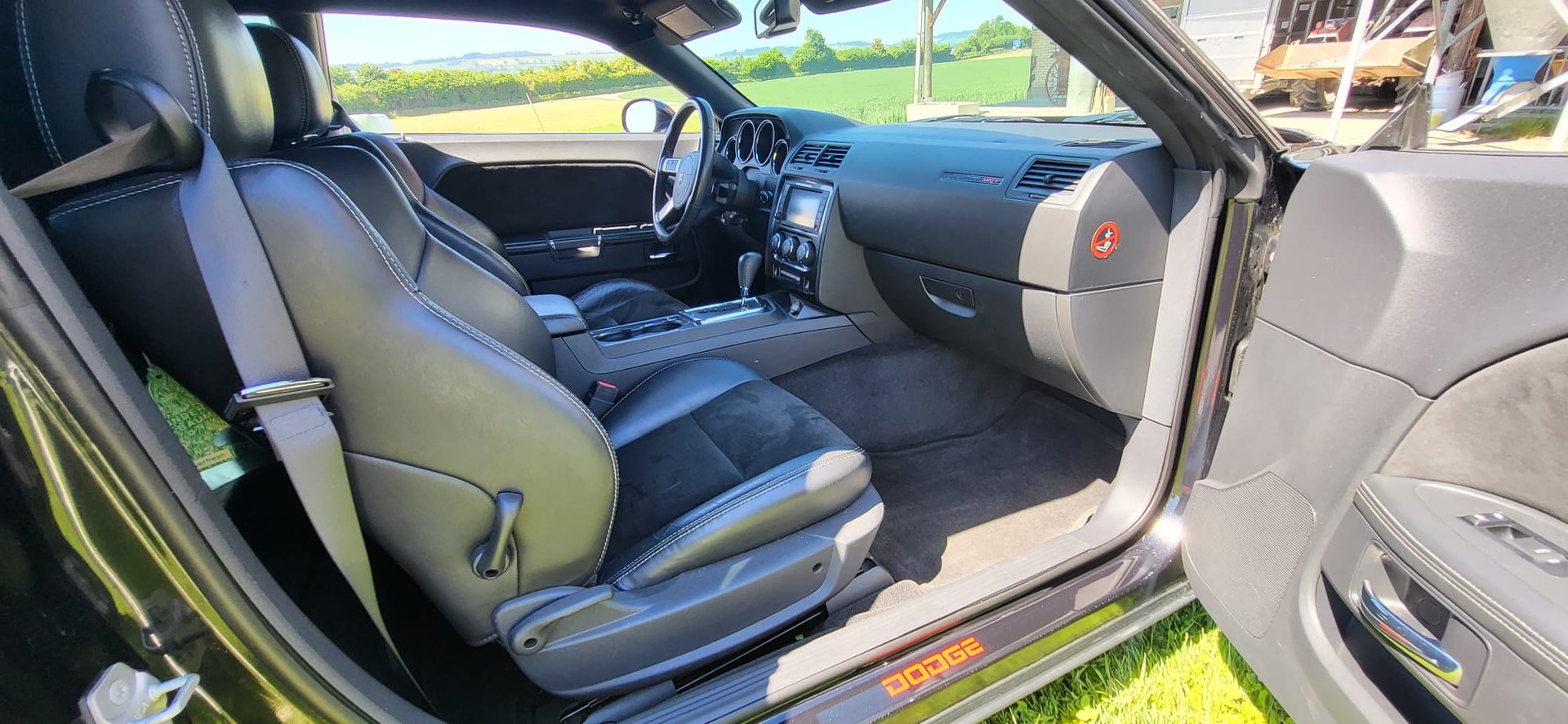 DODGE 6.1 HEMI SRT8-image-13