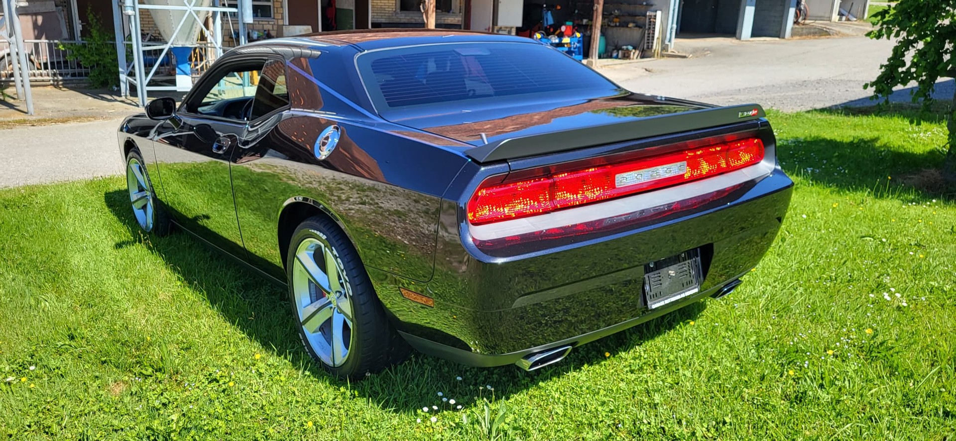DODGE 6.1 HEMI SRT8-image-1