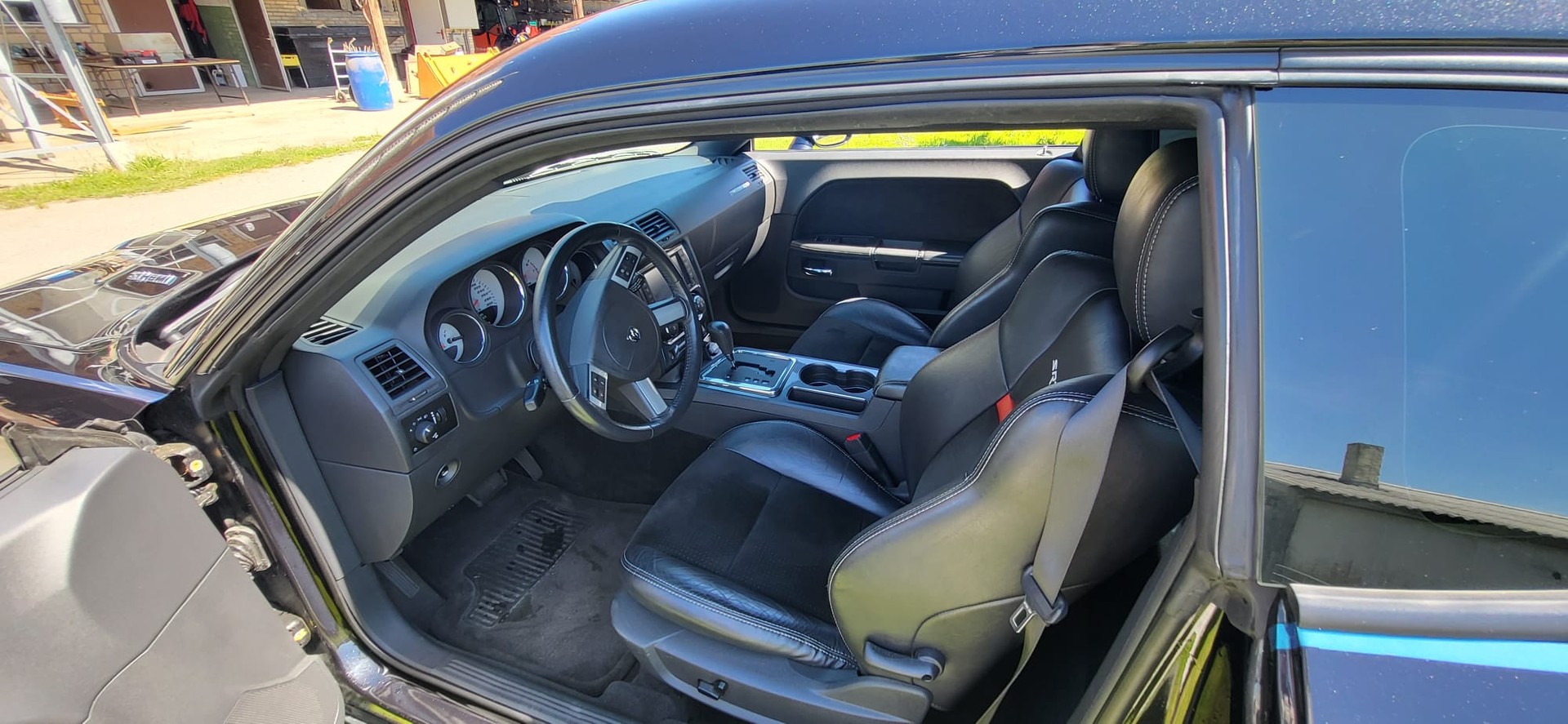 DODGE 6.1 HEMI SRT8-image-11