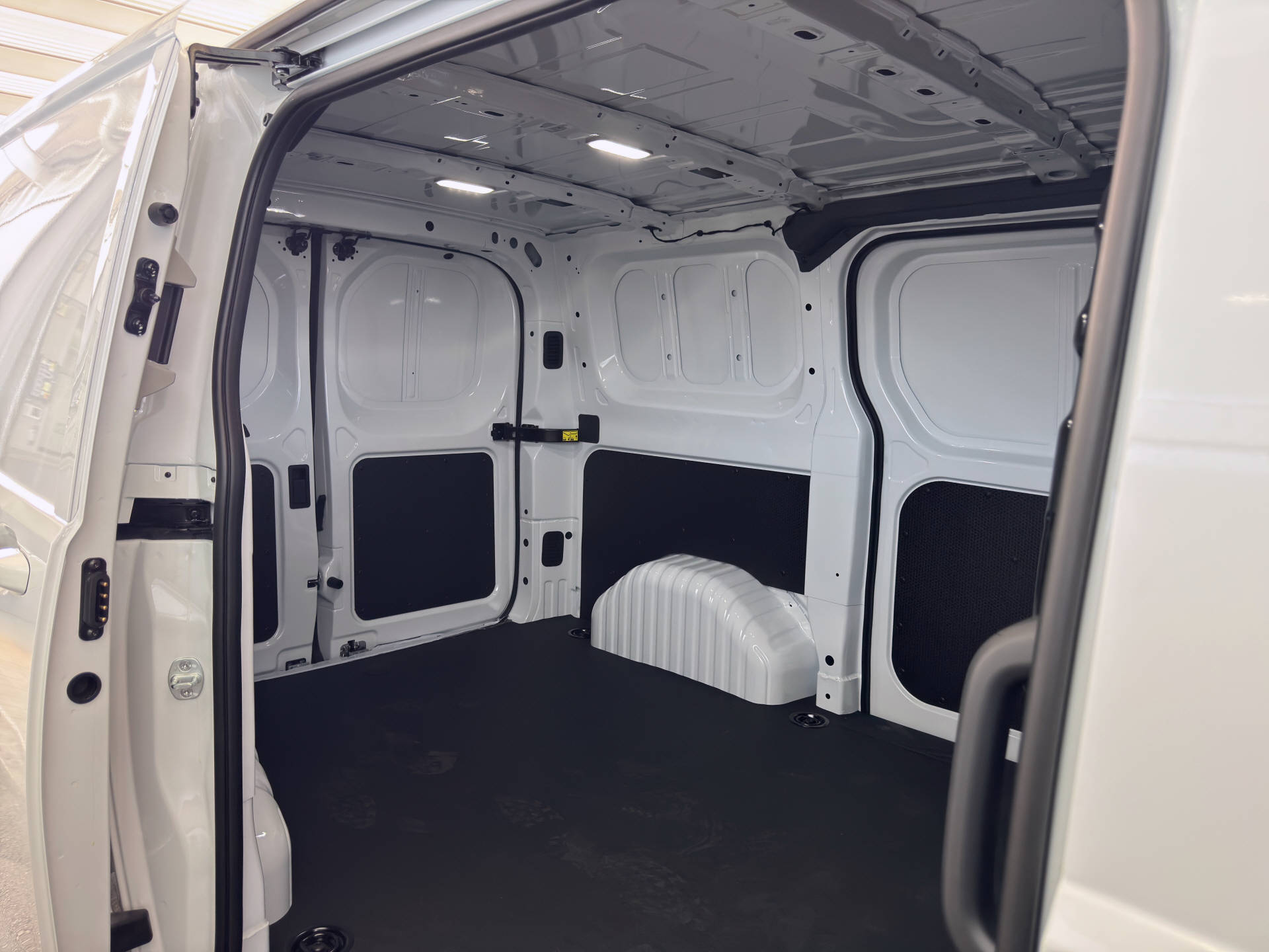 MAXUS Deliver 7 Kaw. L1H1 2.0 TD Base-image-8