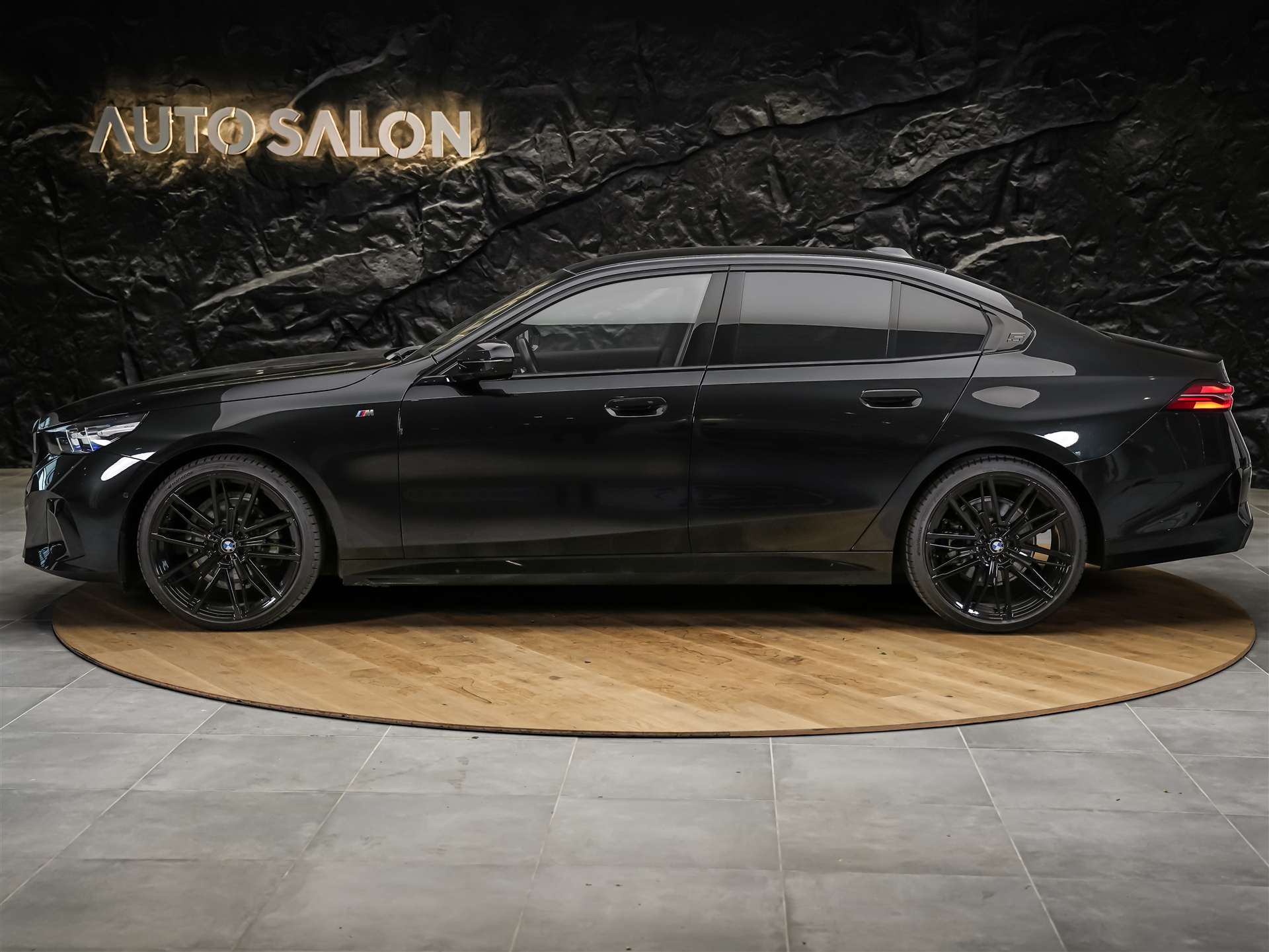 BMW 520i M Sport Steptronic *Abstandsregler*Sitzbelüftung*Harman/Kardon*Head Up*-image-2