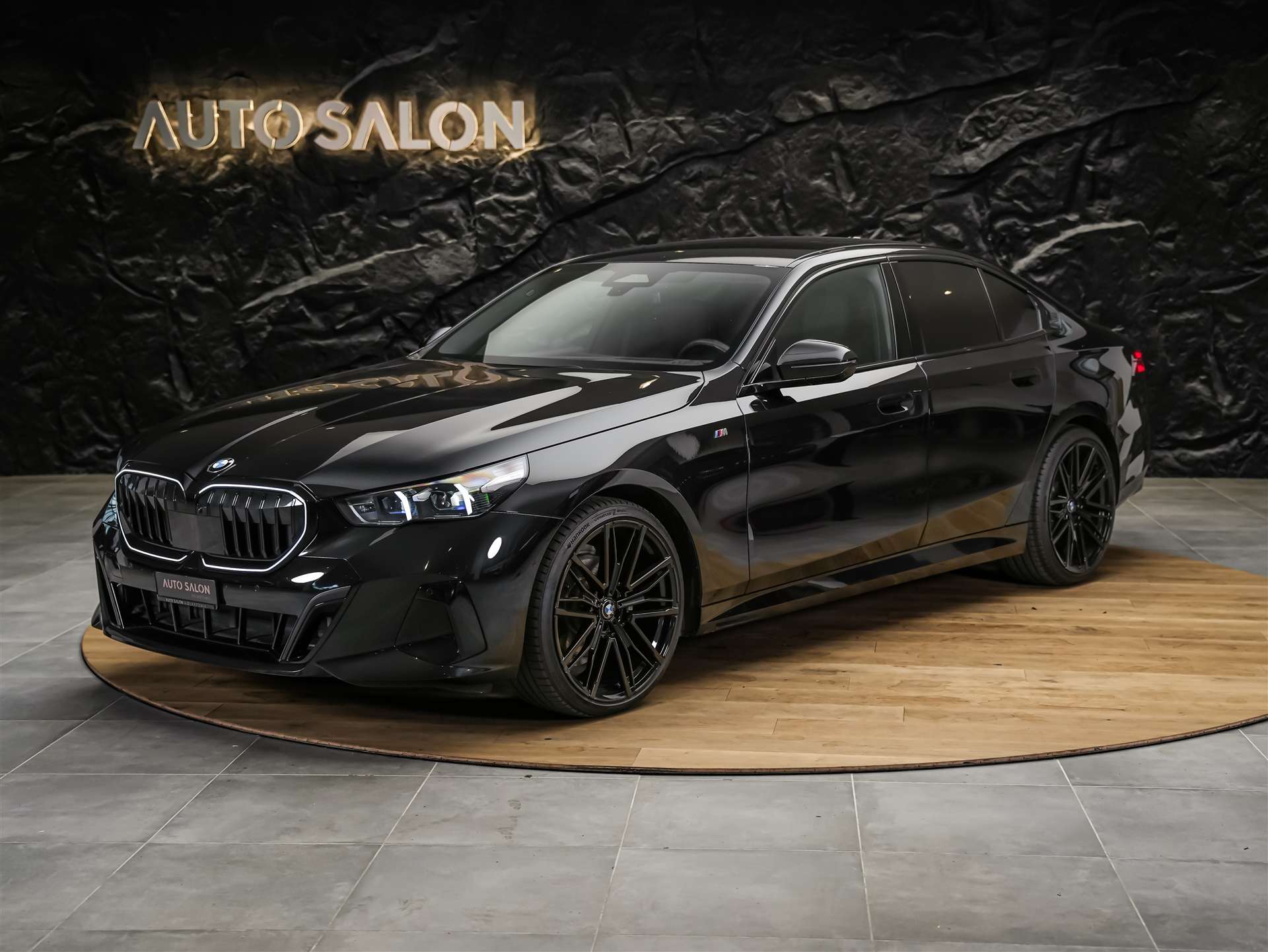 BMW 520i M Sport Steptronic *Abstandsregler*Sitzbelüftung*Harman/Kardon*Head Up*-image-1