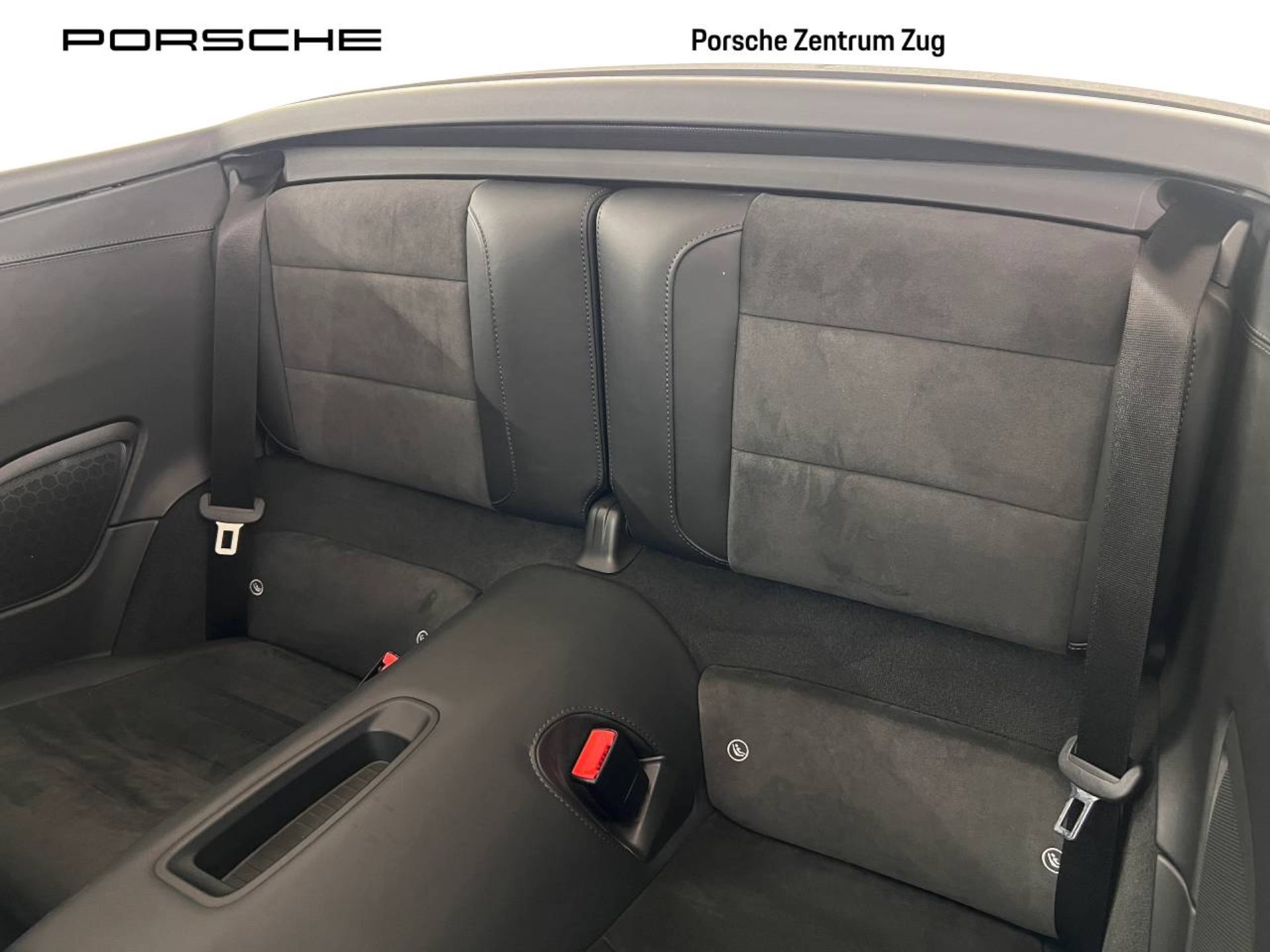 PORSCHE 911 Carrera 4 GTS Cabriolet-image-23