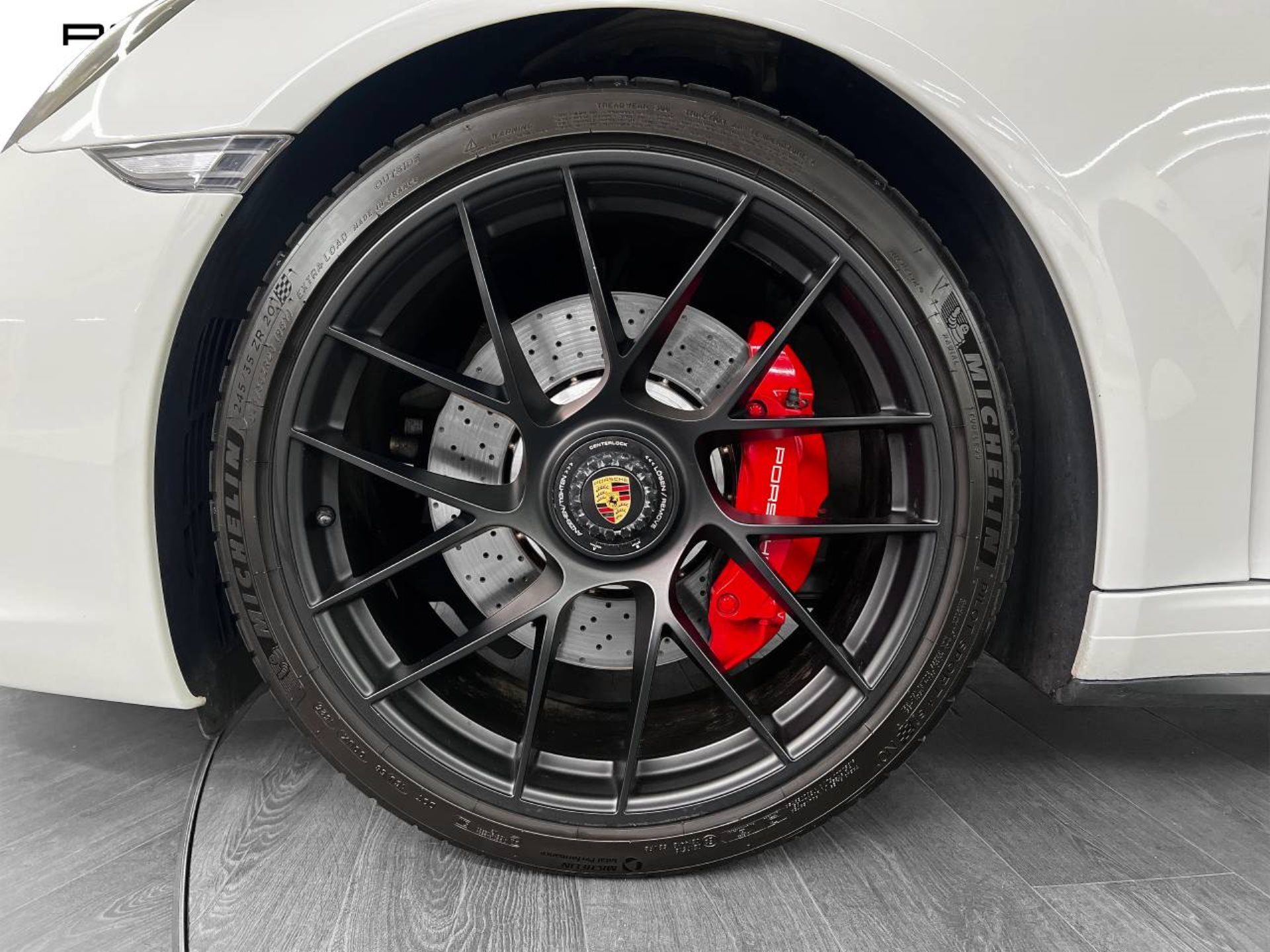 PORSCHE 911 Carrera 4 GTS Cabriolet-image-11