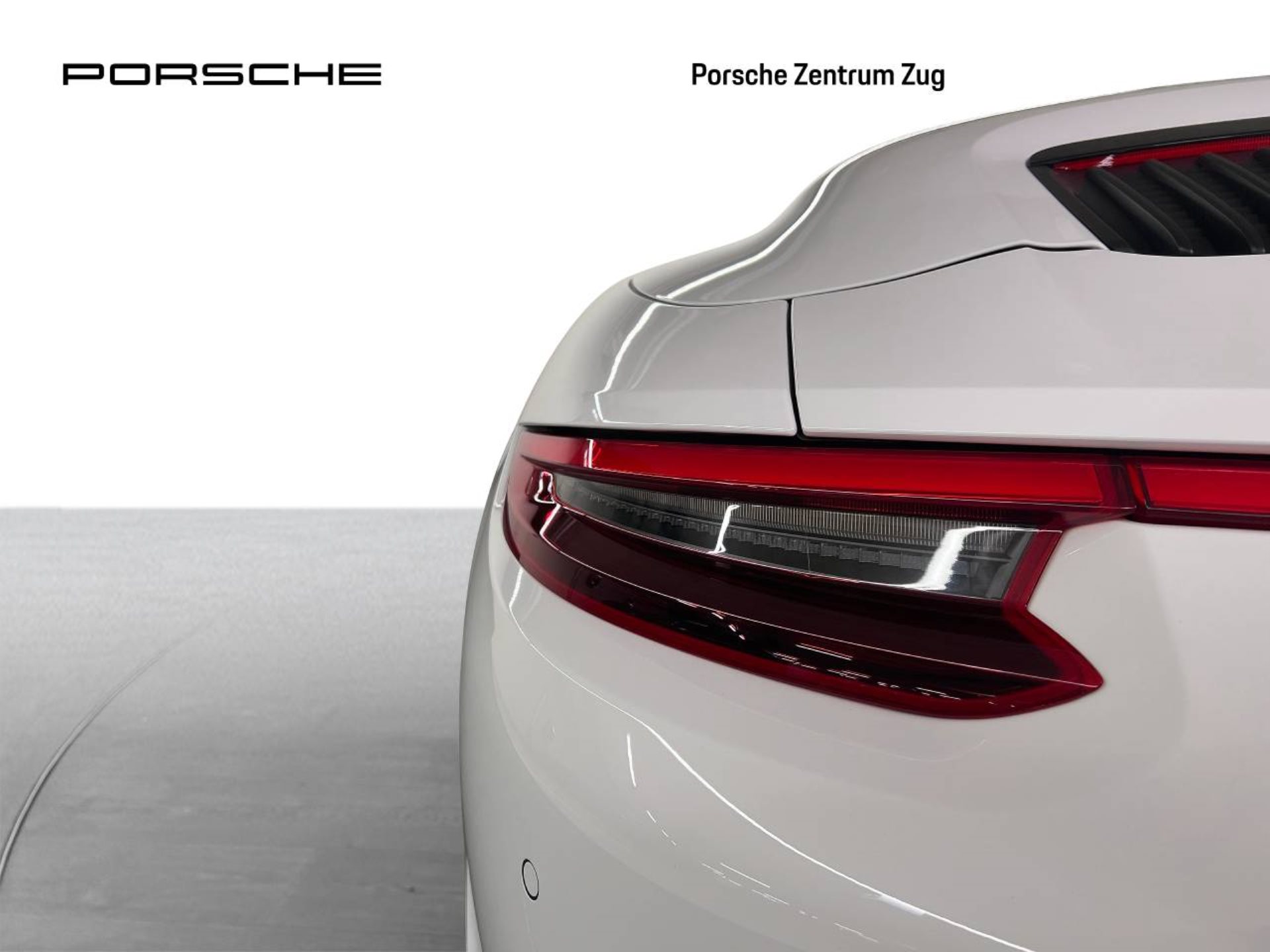 PORSCHE 911 Carrera 4 GTS Cabriolet-image-13