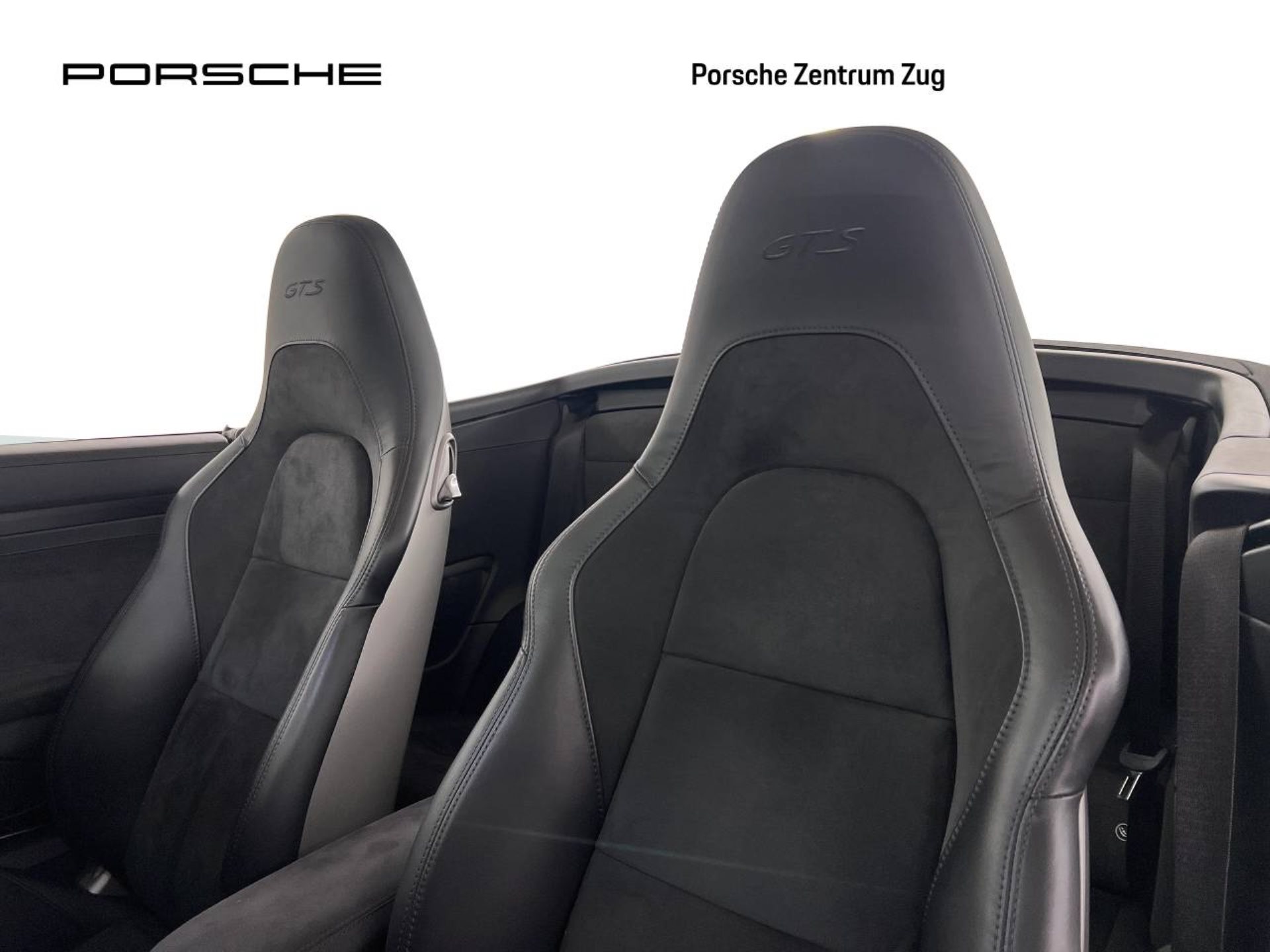 PORSCHE 911 Carrera 4 GTS Cabriolet-image-4