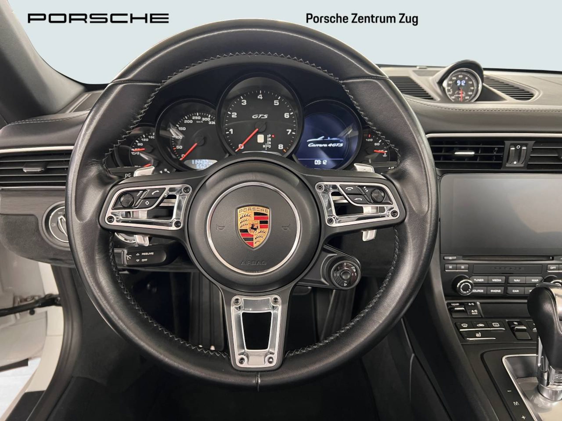 PORSCHE 911 Carrera 4 GTS Cabriolet-image-15