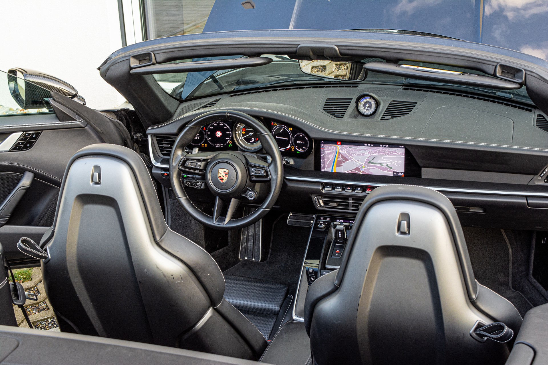 PORSCHE 911 Turbo S Cabriolet PDK-image-22
