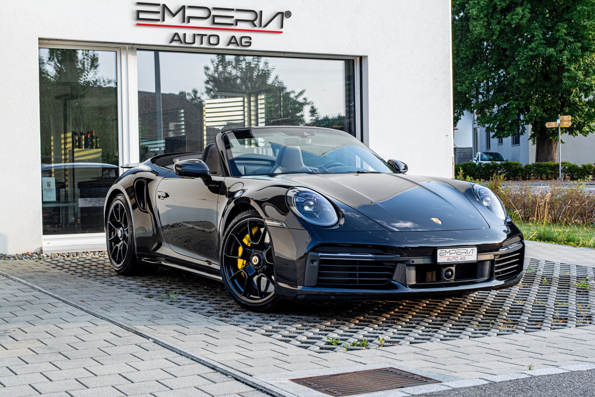PORSCHE 911 Turbo S Cabriolet PDK-image-6