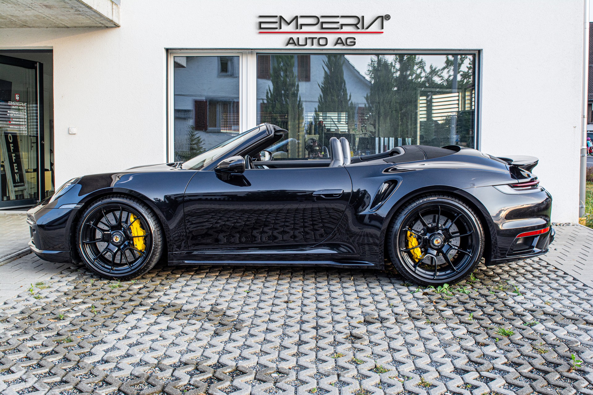 PORSCHE 911 Turbo S Cabriolet PDK-image-10