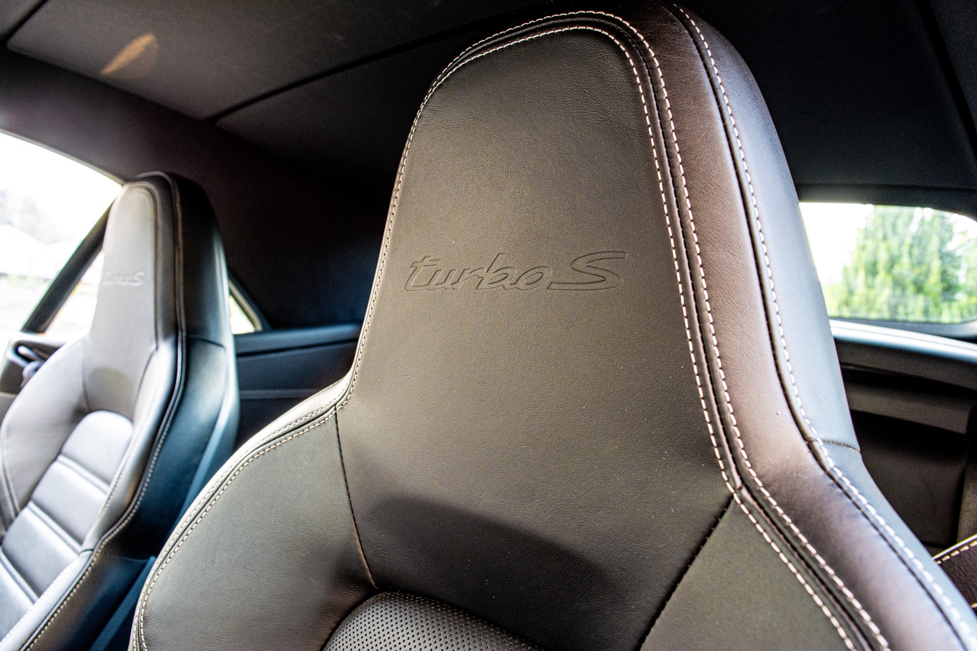 PORSCHE 911 Turbo S Cabriolet PDK-image-18