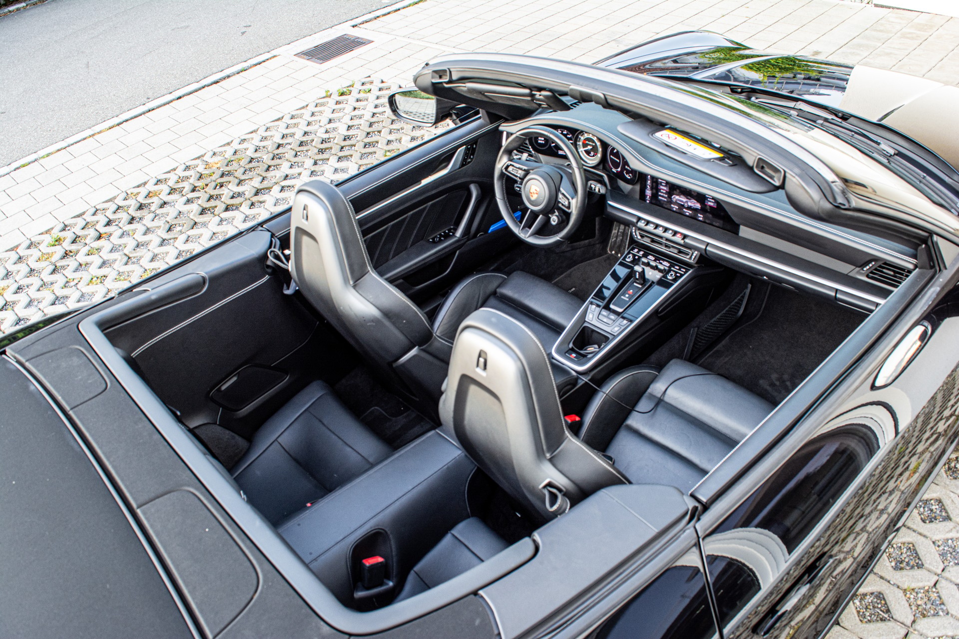 PORSCHE 911 Turbo S Cabriolet PDK-image-15