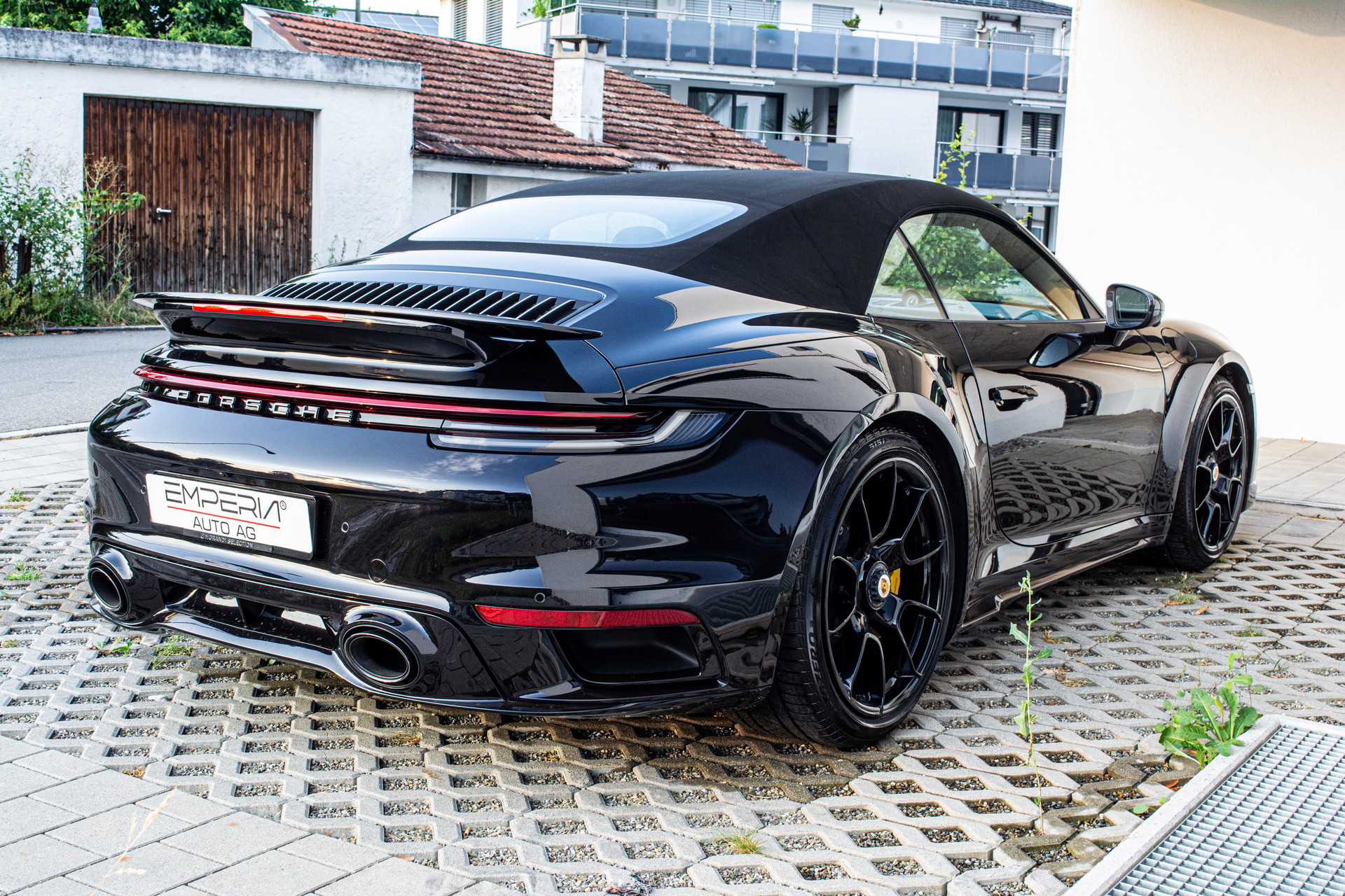 PORSCHE 911 Turbo S Cabriolet PDK-image-12