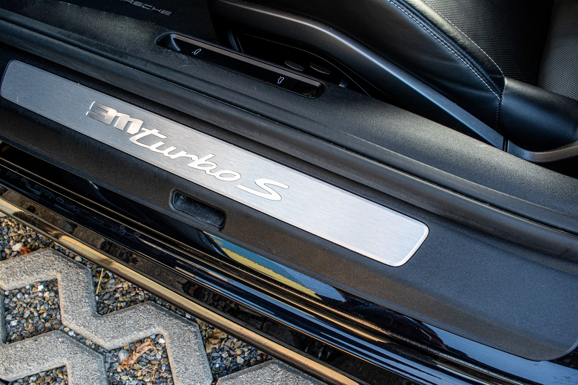 PORSCHE 911 Turbo S Cabriolet PDK-image-26