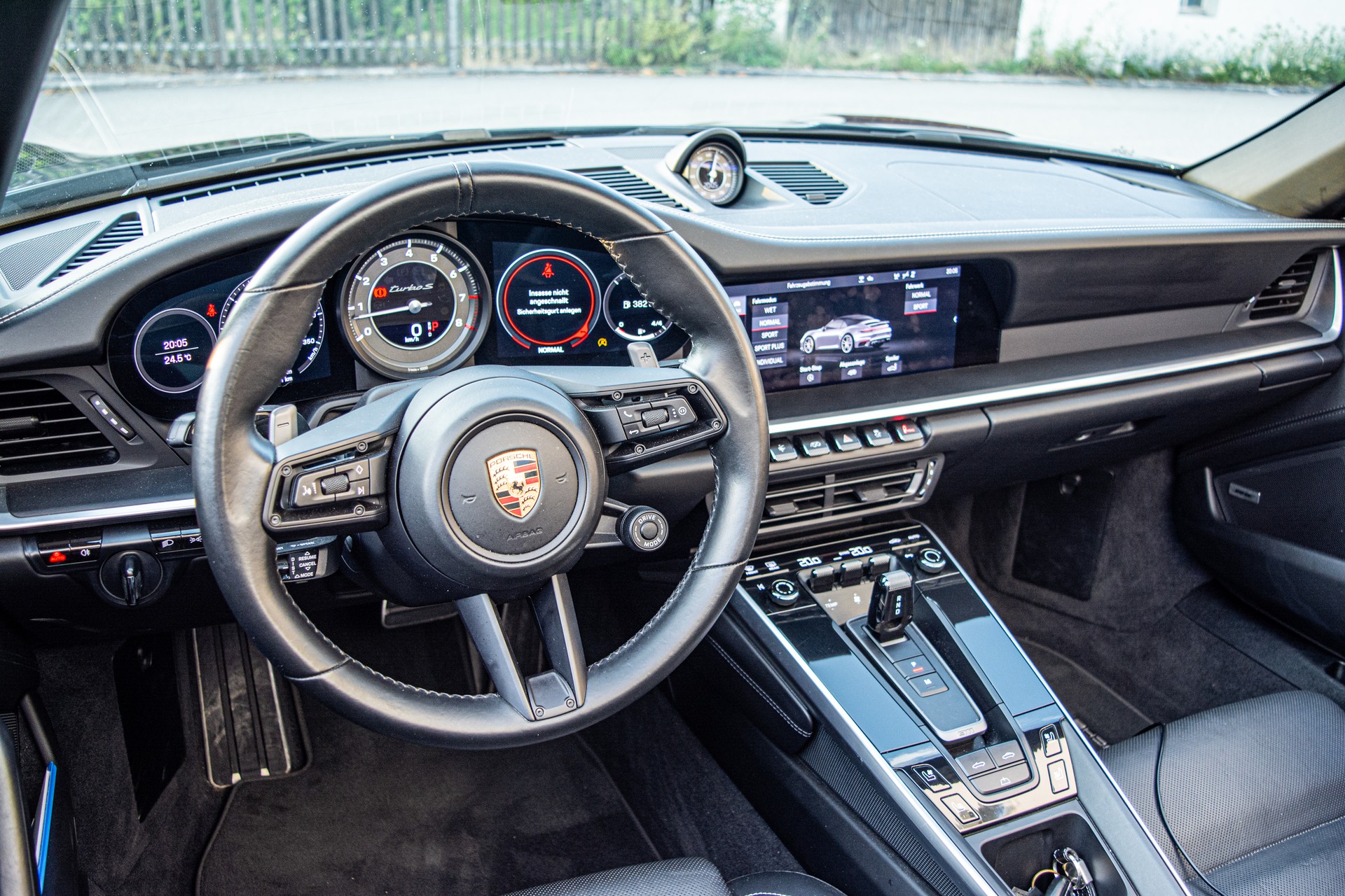 PORSCHE 911 Turbo S Cabriolet PDK-image-14