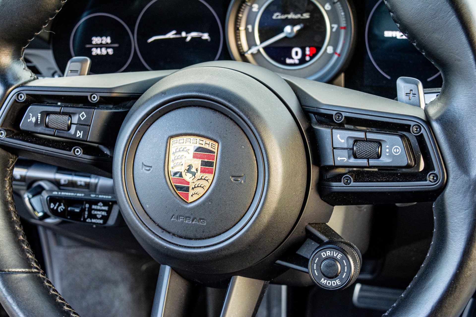 PORSCHE 911 Turbo S Cabriolet PDK-image-28