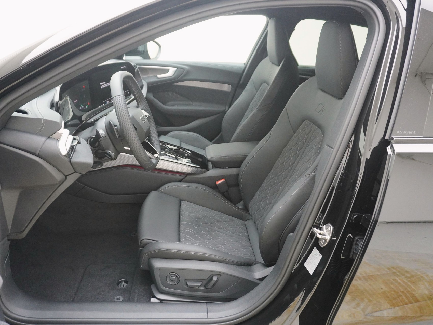 AUDI A5 Avant 2.0 e-hybrid S line quattro S-Tronic-image-12