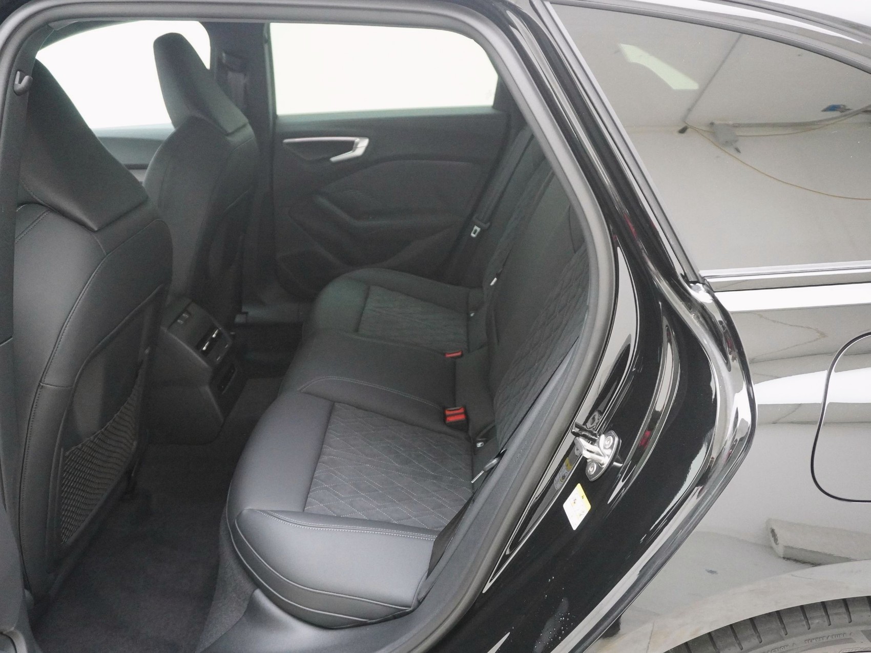 AUDI A5 Avant 2.0 e-hybrid S line quattro S-Tronic-image-15
