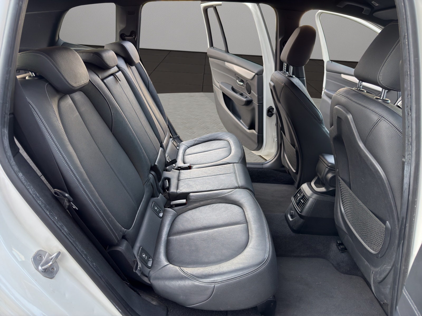 BMW 218d xDrive Gran Tourer M Sport Steptronic-image-17