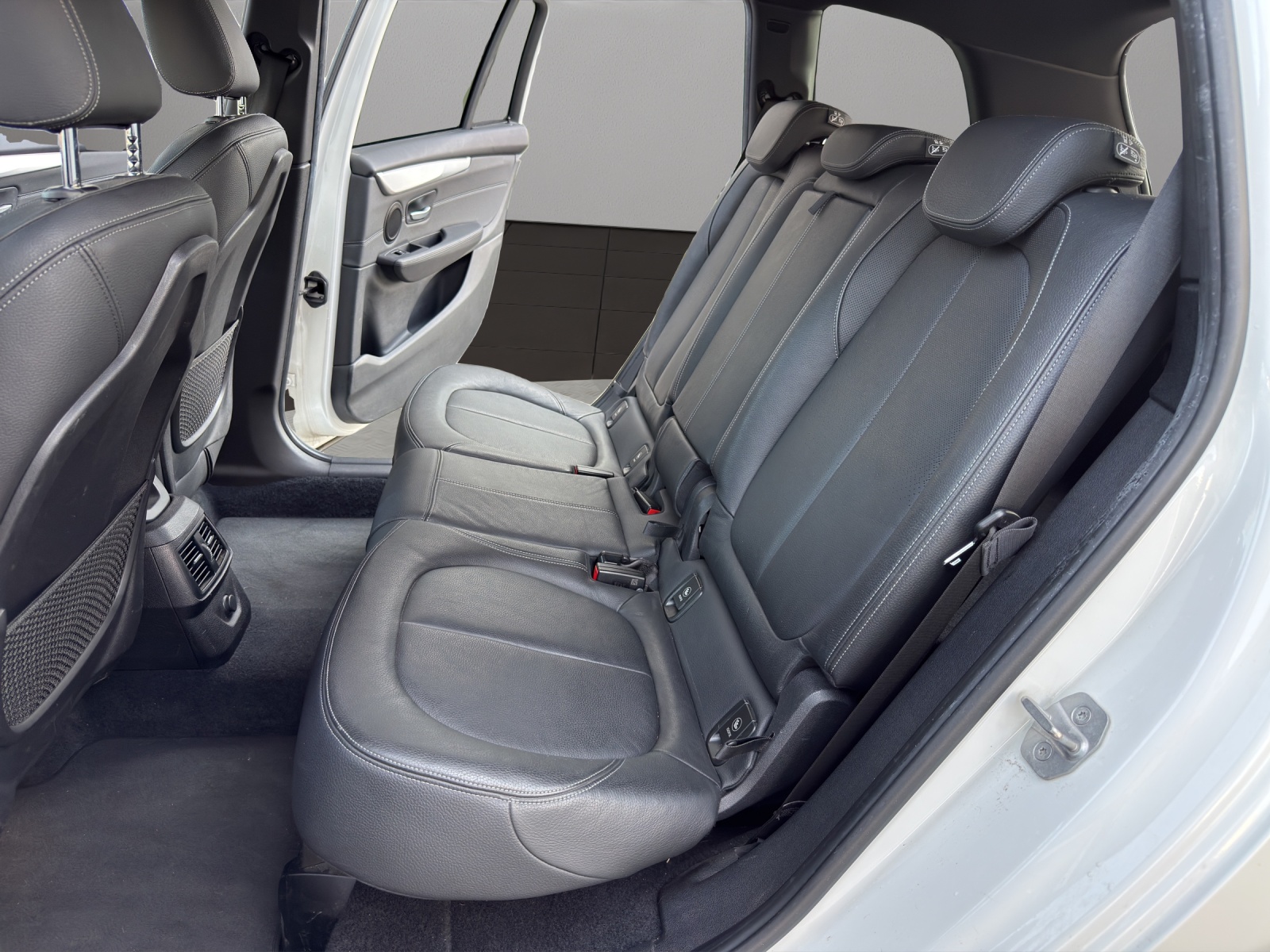 BMW 218d xDrive Gran Tourer M Sport Steptronic-image-12