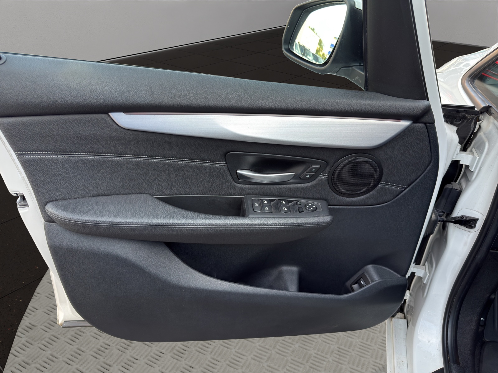 BMW 218d xDrive Gran Tourer M Sport Steptronic-image-11