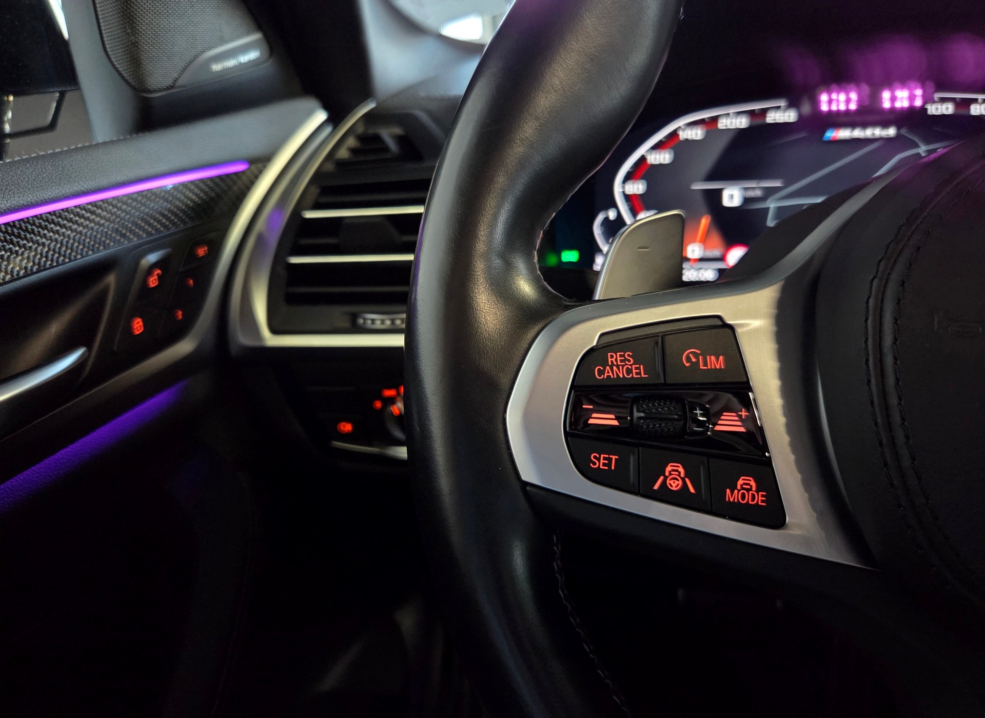 BMW X4 M40d-image-17