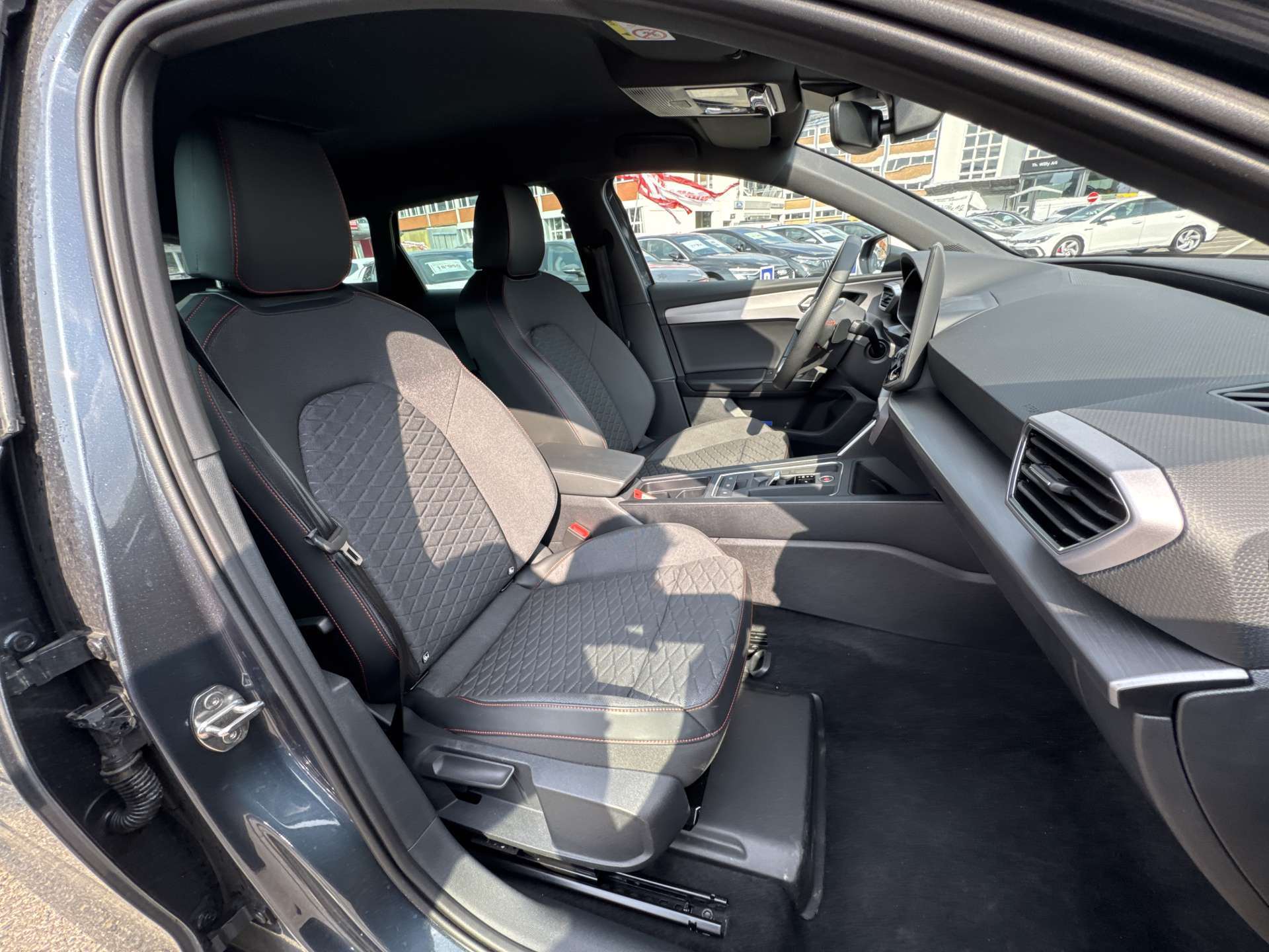 SEAT Leon ST 1.5 eTSi mHEV FR DSG-Automat-image-12