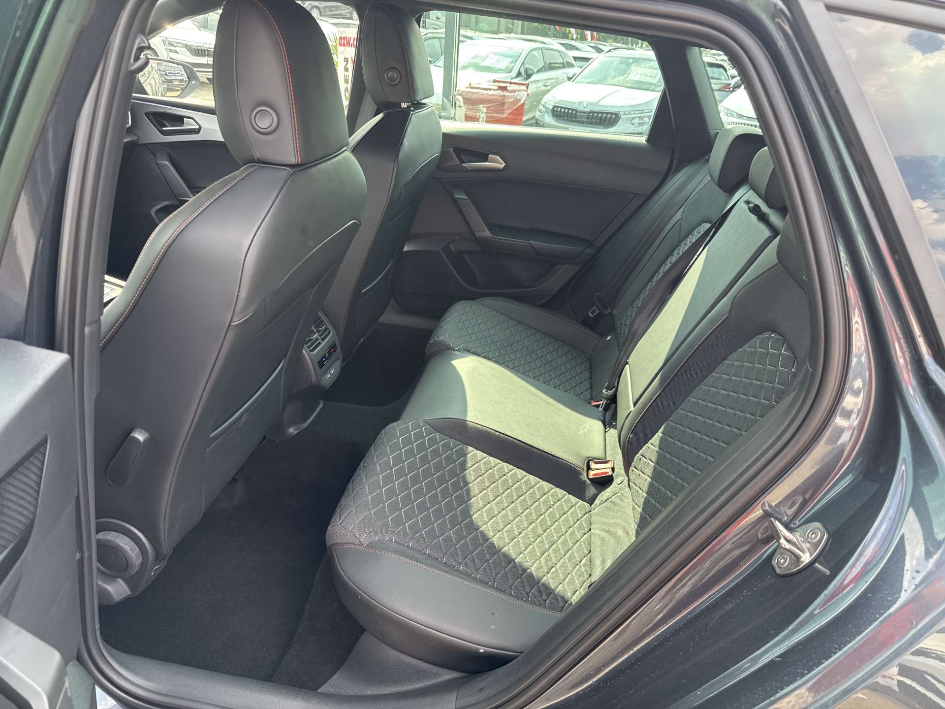 SEAT Leon ST 1.5 eTSi mHEV FR DSG-Automat-image-6