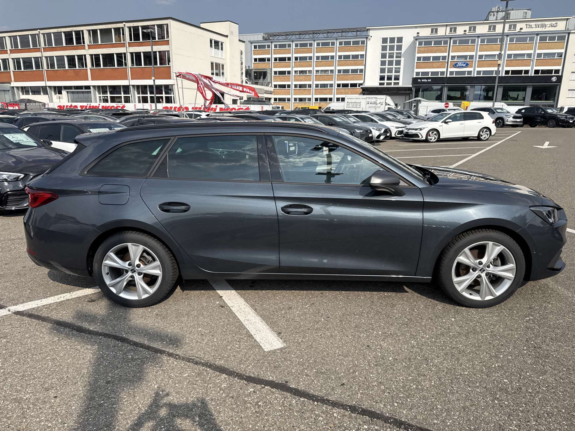 SEAT Leon ST 1.5 eTSi mHEV FR DSG-Automat-image-10
