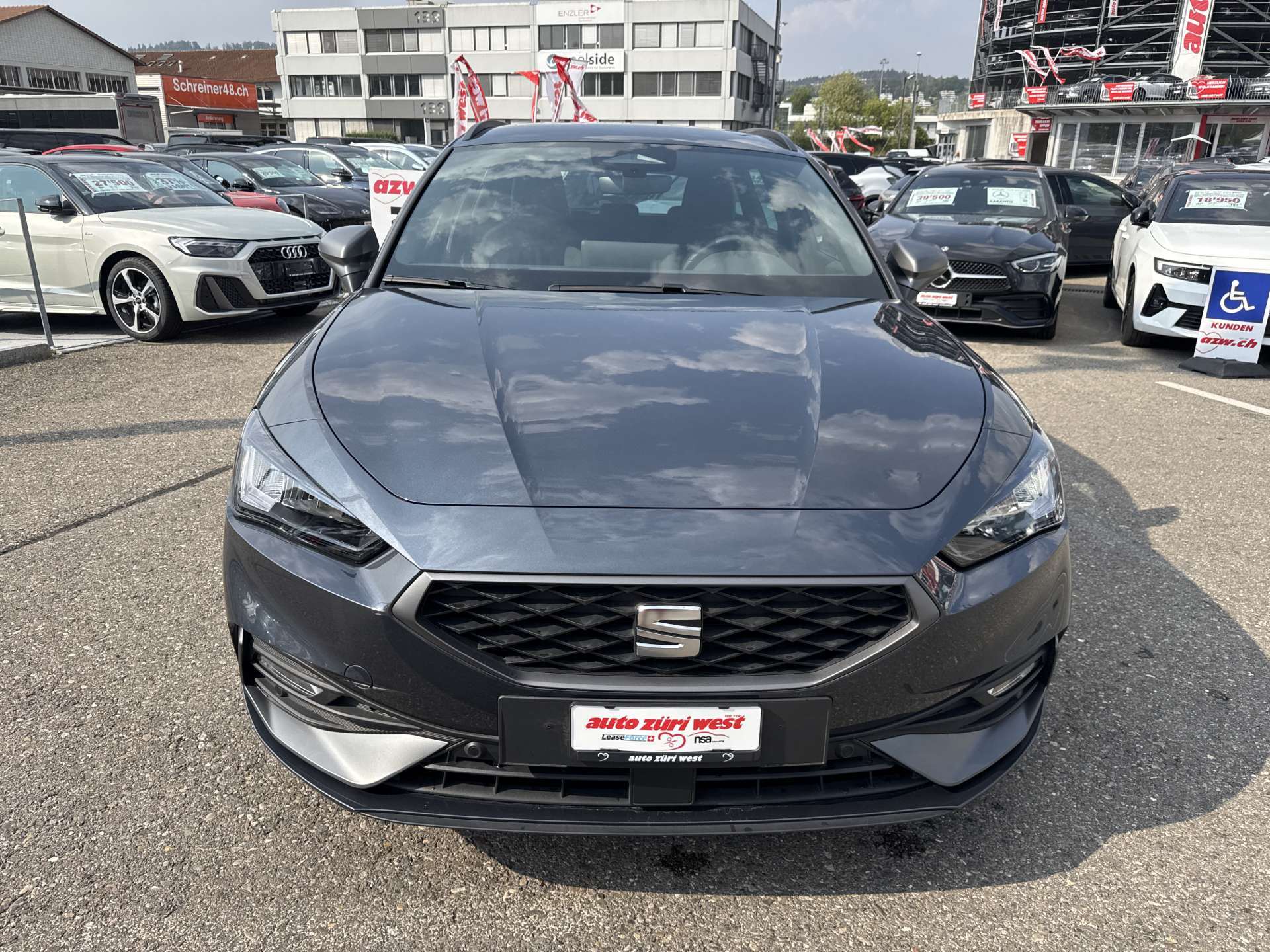 SEAT Leon ST 1.5 eTSi mHEV FR DSG-Automat-image-13