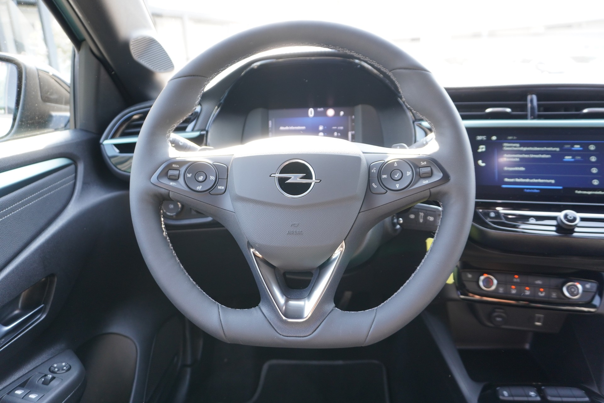 OPEL Corsa 1.2 MHEV Sporthilfe-image-13